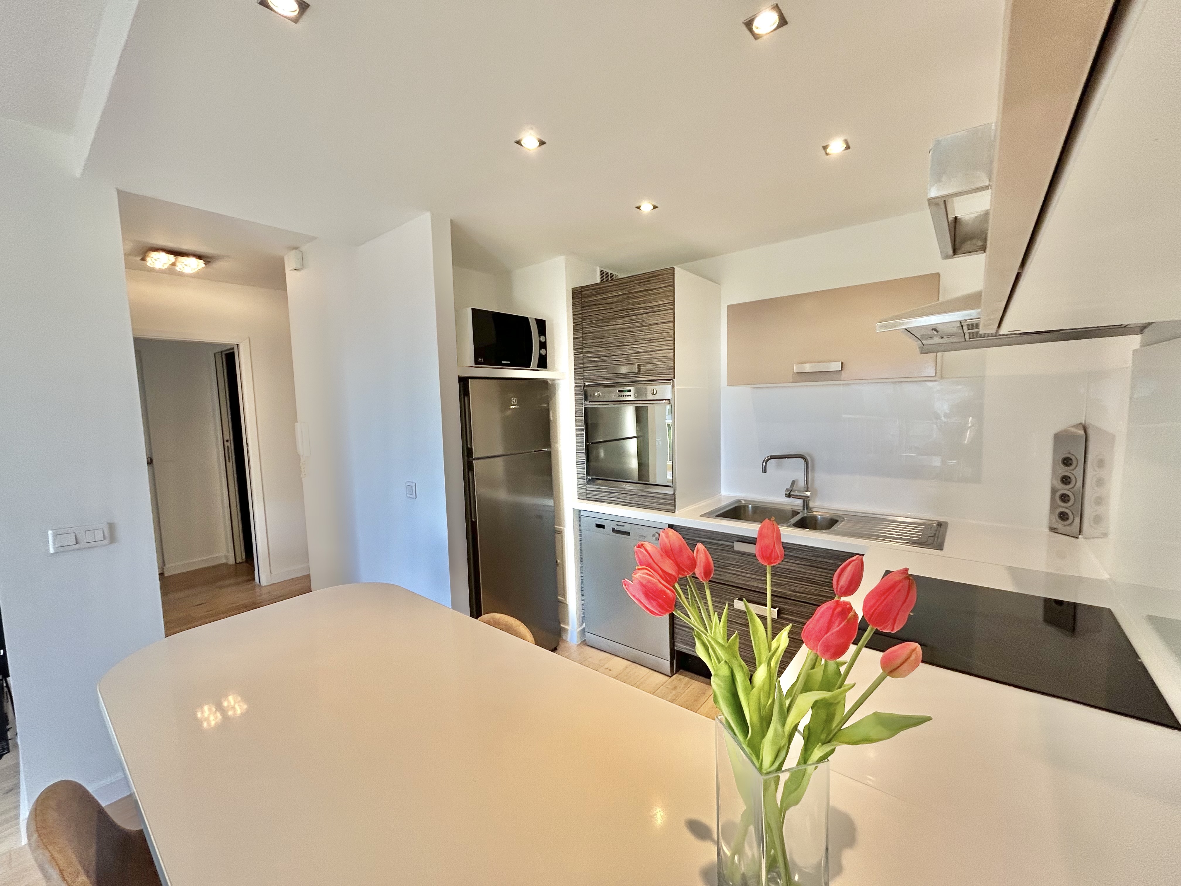 French property for sale in Antibes, Alpes-Maritimes - €425,000 - photo 