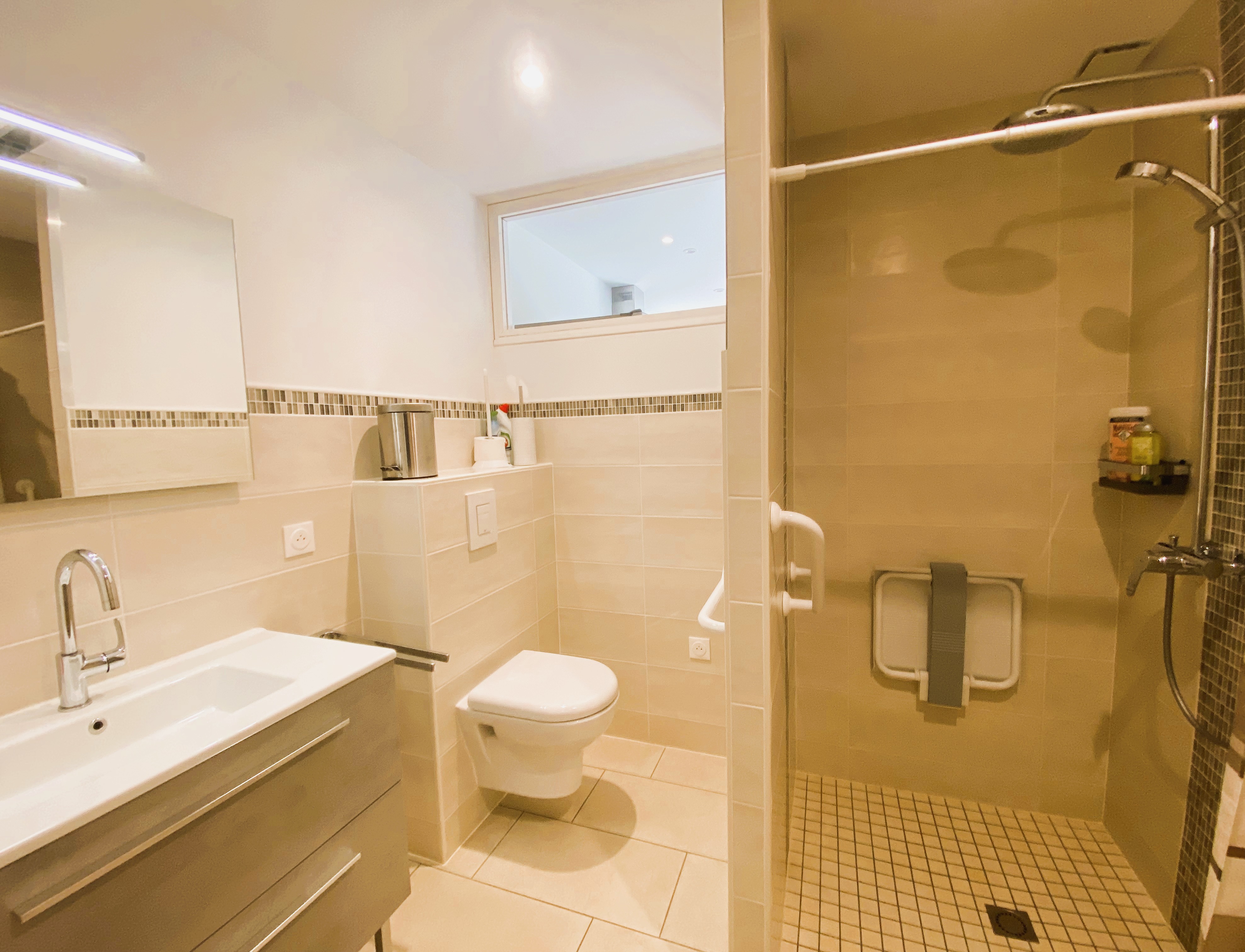 Propriété en France à vendre à Épineuil-le-Fleuriel, Cher - €935 749 - photo 