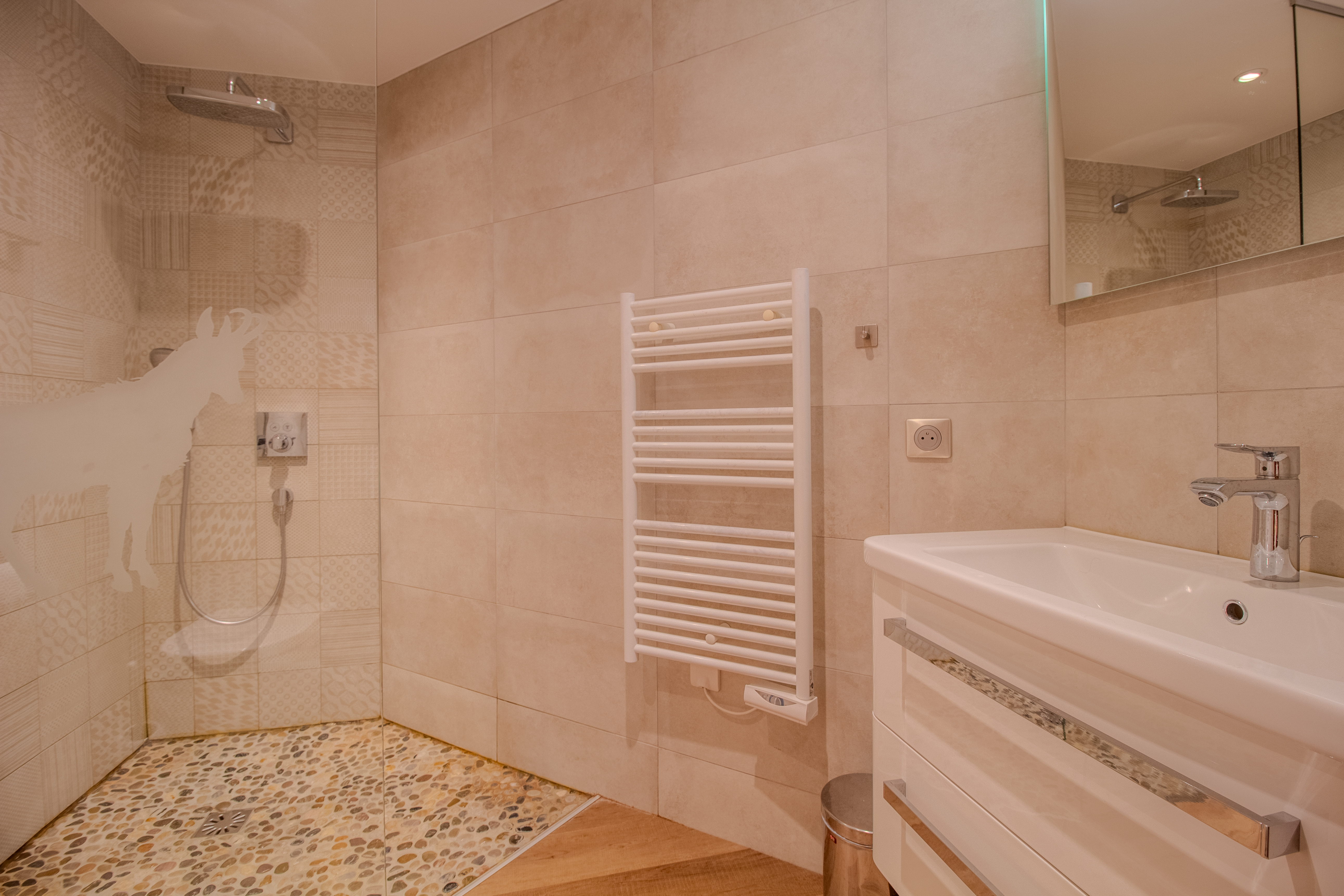 French property for sale in Les Allues, Savoie - €1,450,000 - photo 