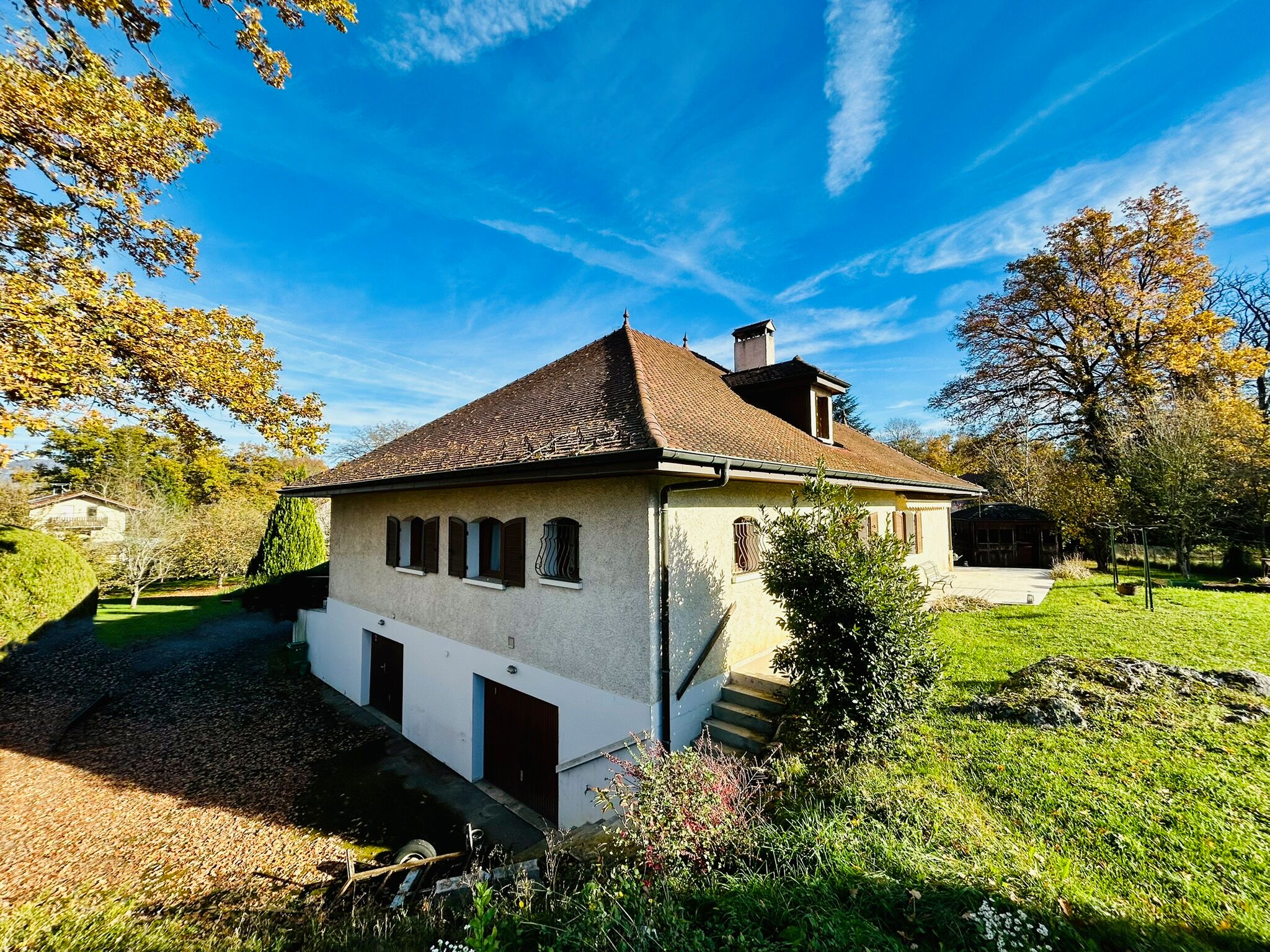 Propriété en France à vendre à Reignier-Ésery, Haute-Savoie - &#8364;1 650 000 - photo 