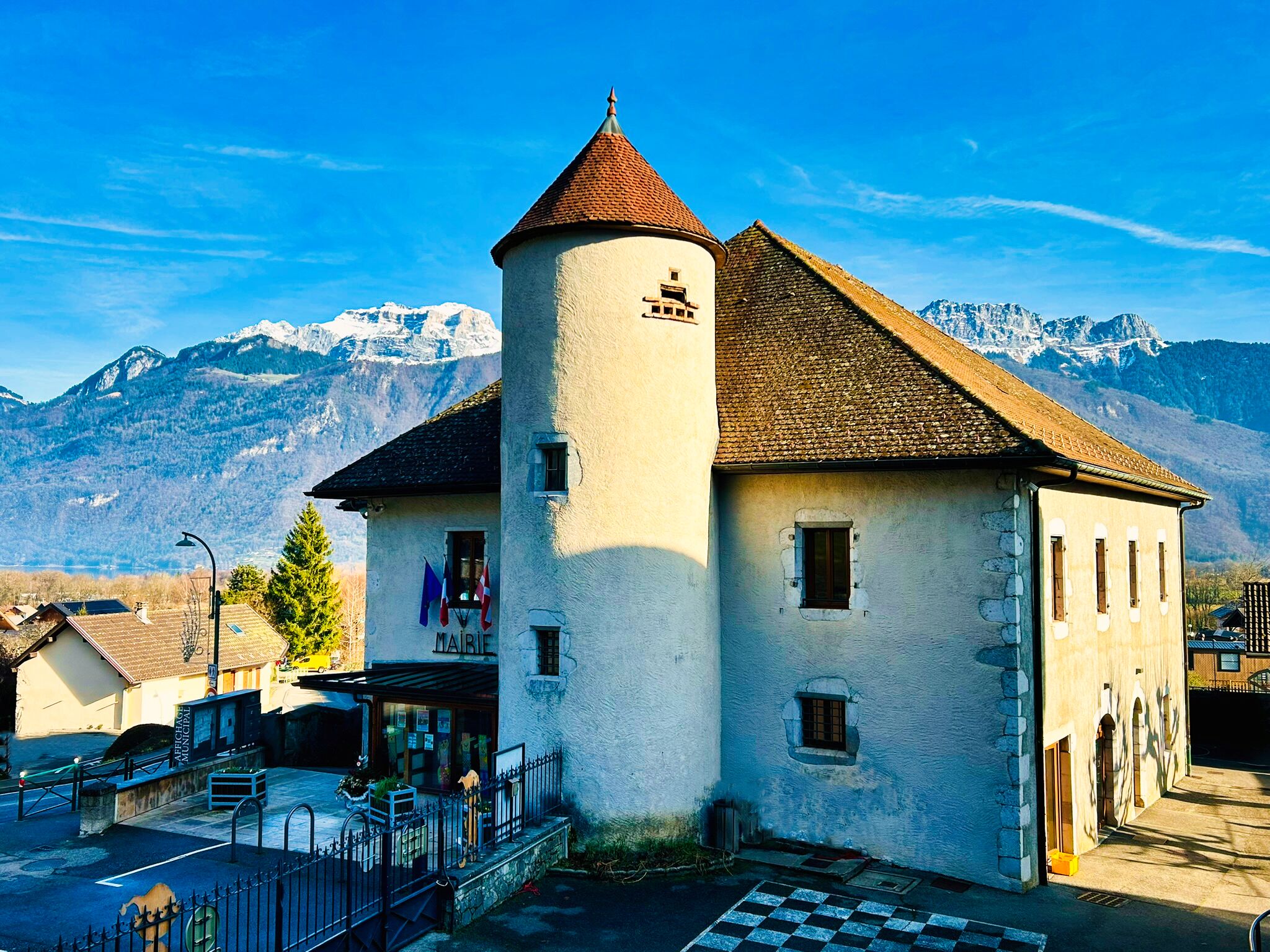 French property for sale in Lathuile, Haute-Savoie - €729,000 - photo 