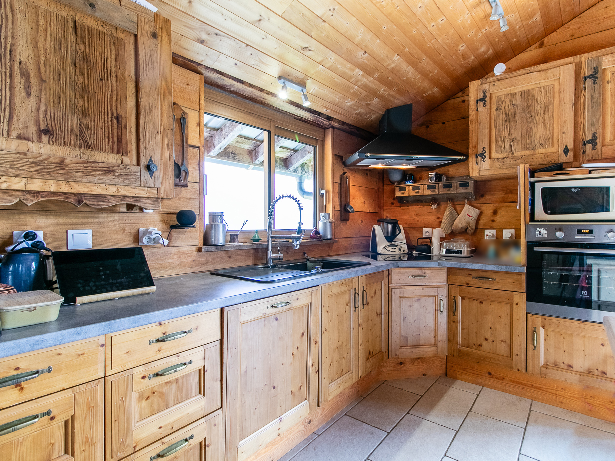 French property for sale in Verchaix, Haute-Savoie - €950,000 - photo 