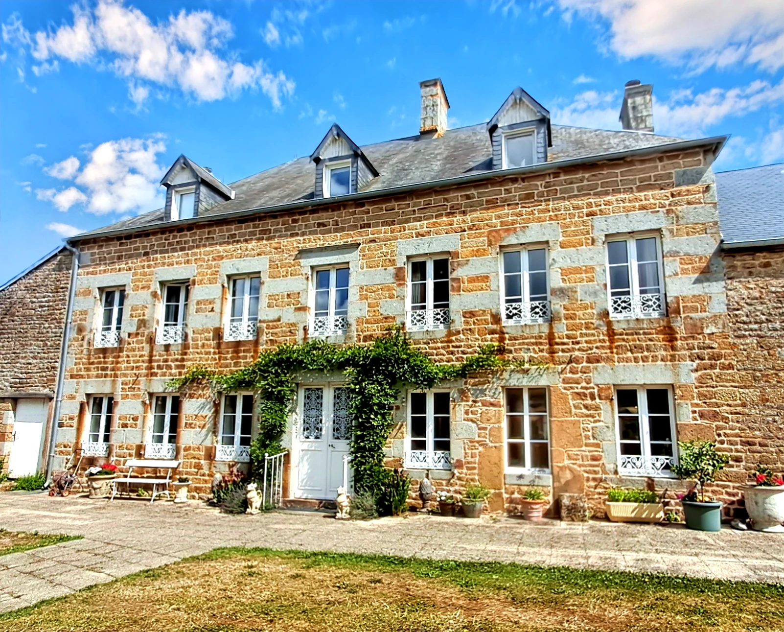French property for sale in Athis-Val de Rouvre, Orne - €441,500 - photo 