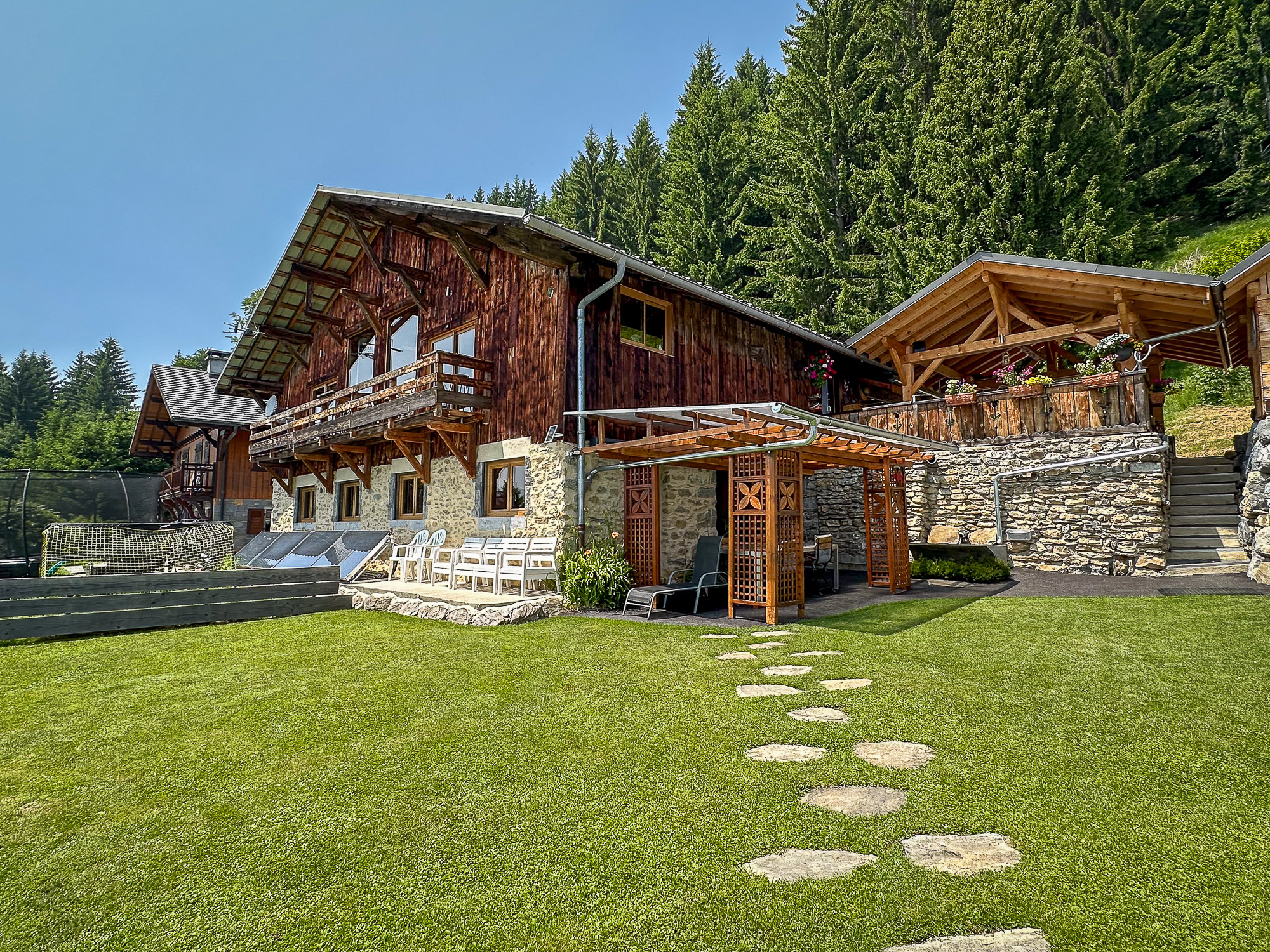 French property for sale in Verchaix, Haute-Savoie - €950,000 - photo 