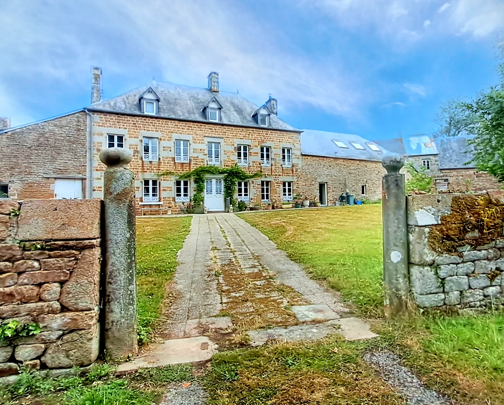 French property for sale in Athis-Val de Rouvre, Orne - €441,500 - photo 