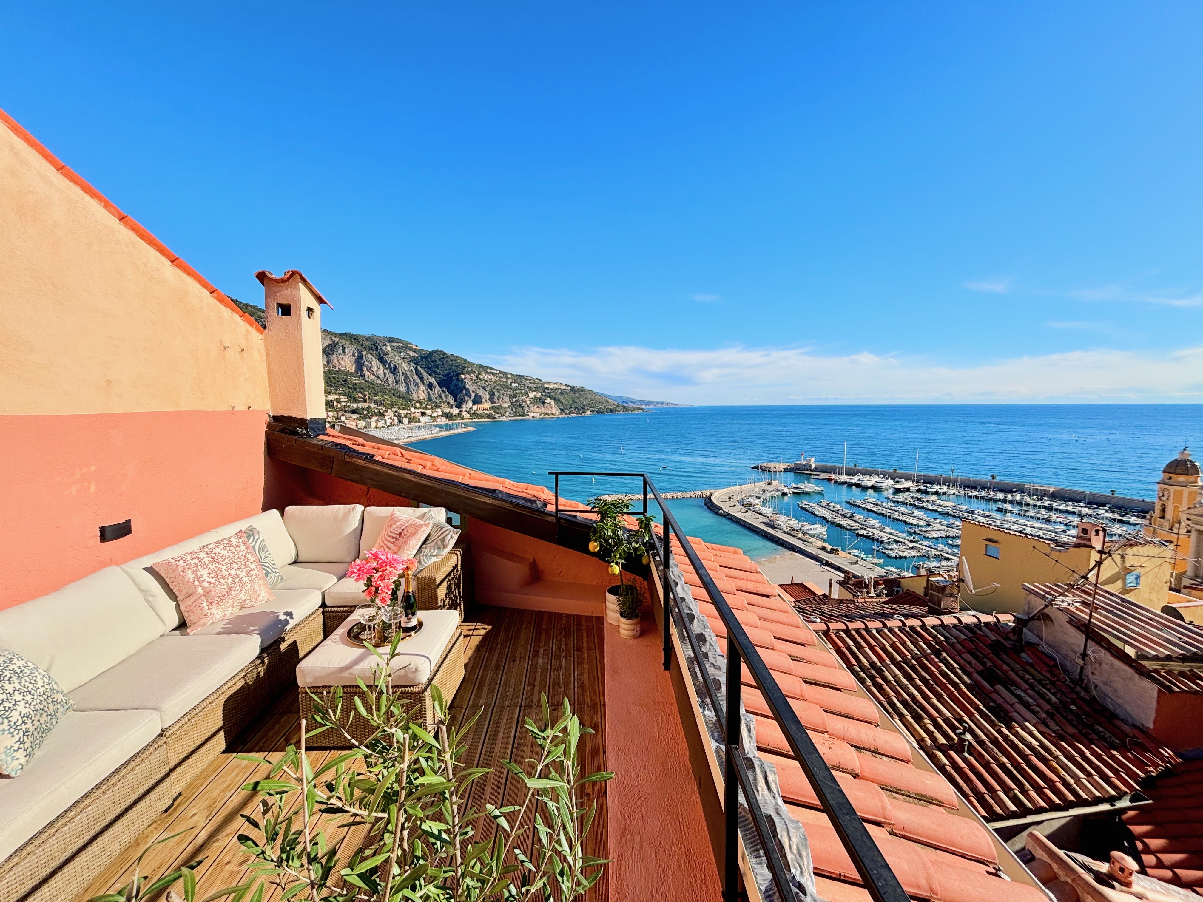 French property for sale in Menton, Alpes-Maritimes - €750,000 - photo 