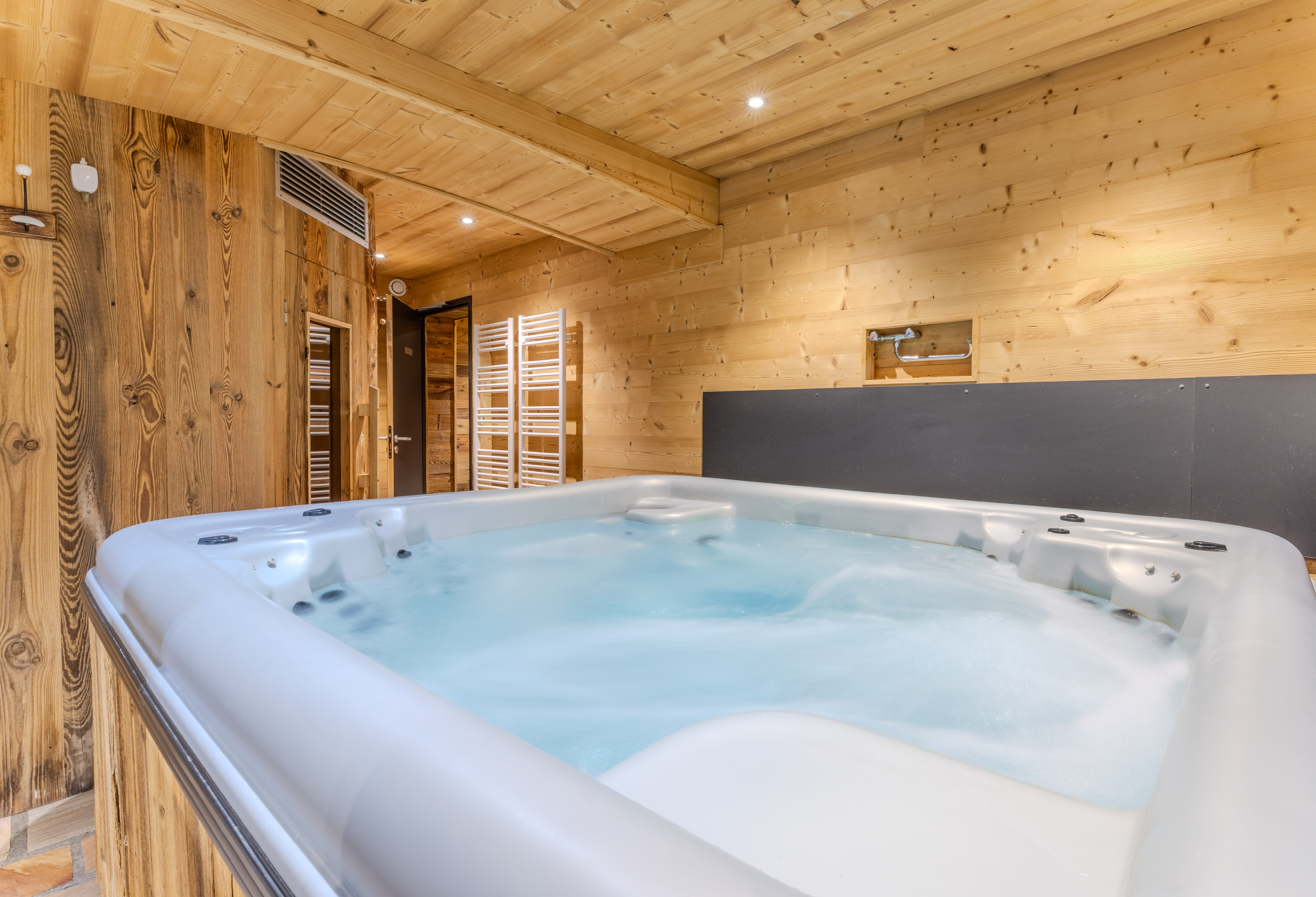 French property for sale in Courchevel, Savoie - €6,200,000 - photo 