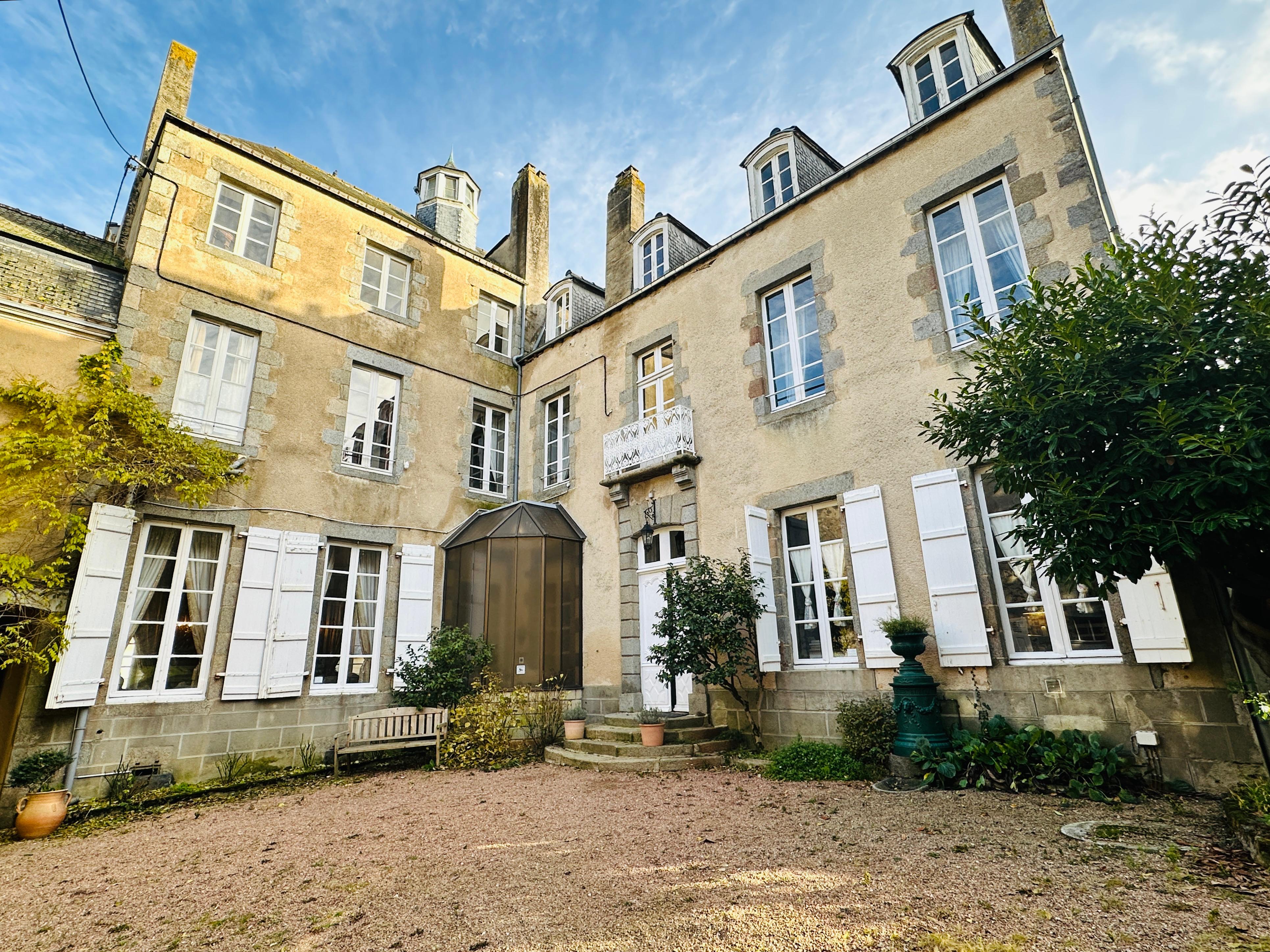 French property for sale in Mayenne, Mayenne - €675,000 - photo 