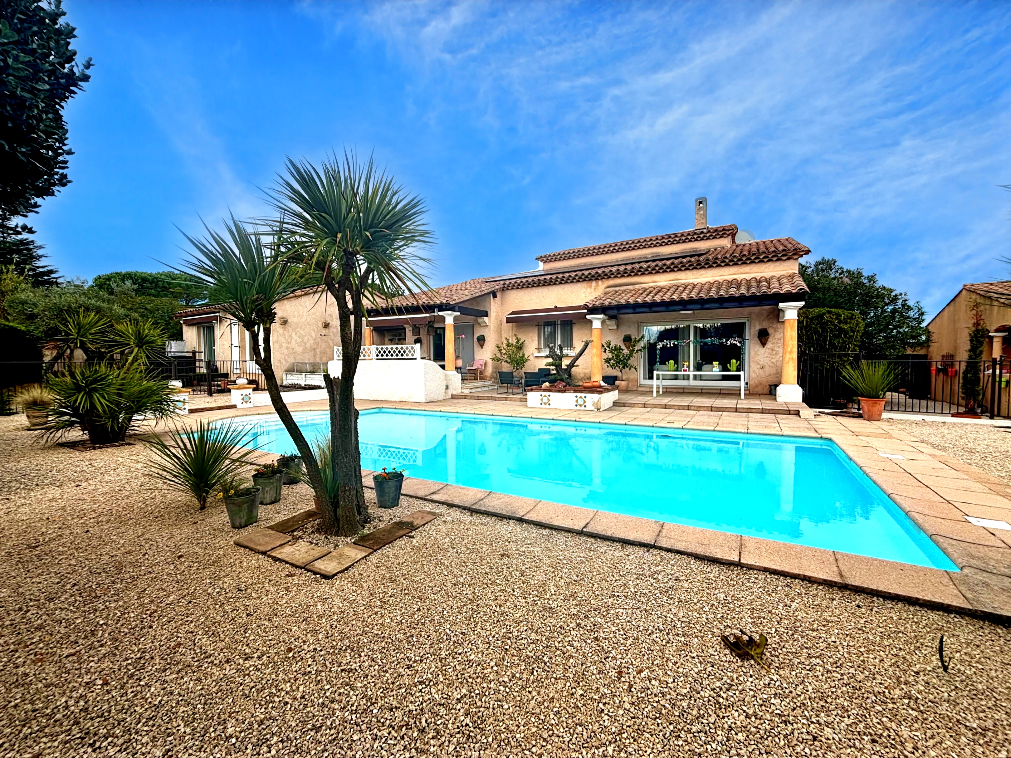 Propriété en France à vendre à Alès, Gard - €900 000 - photo 