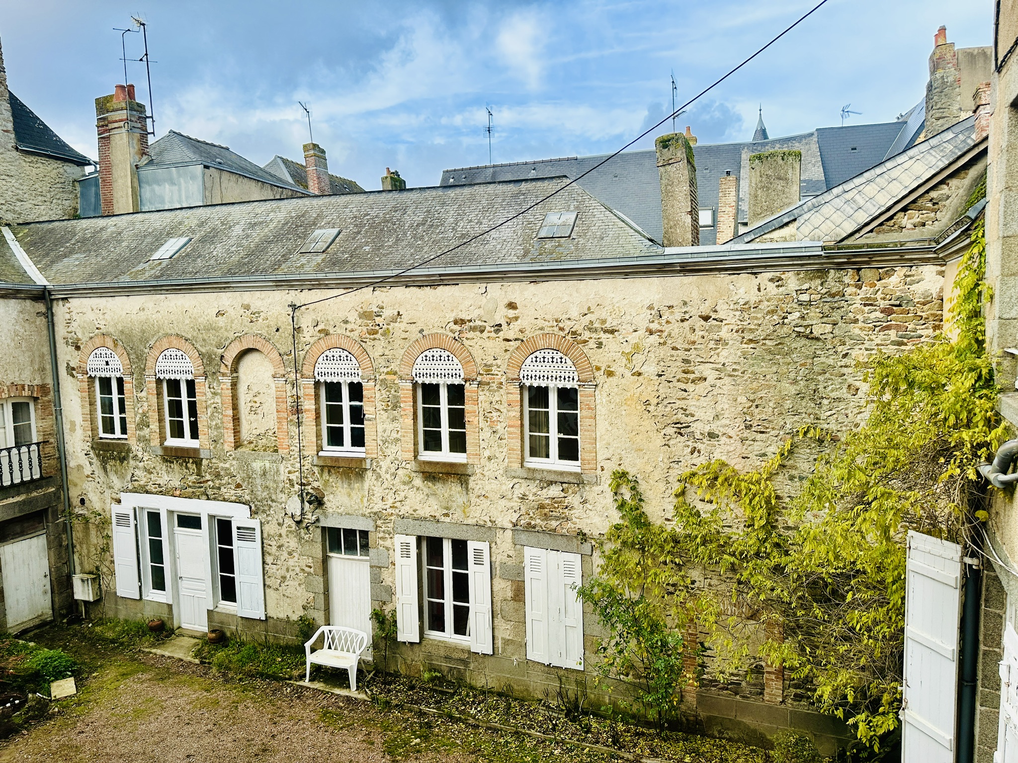 French property for sale in Mayenne, Mayenne - €675,000 - photo 