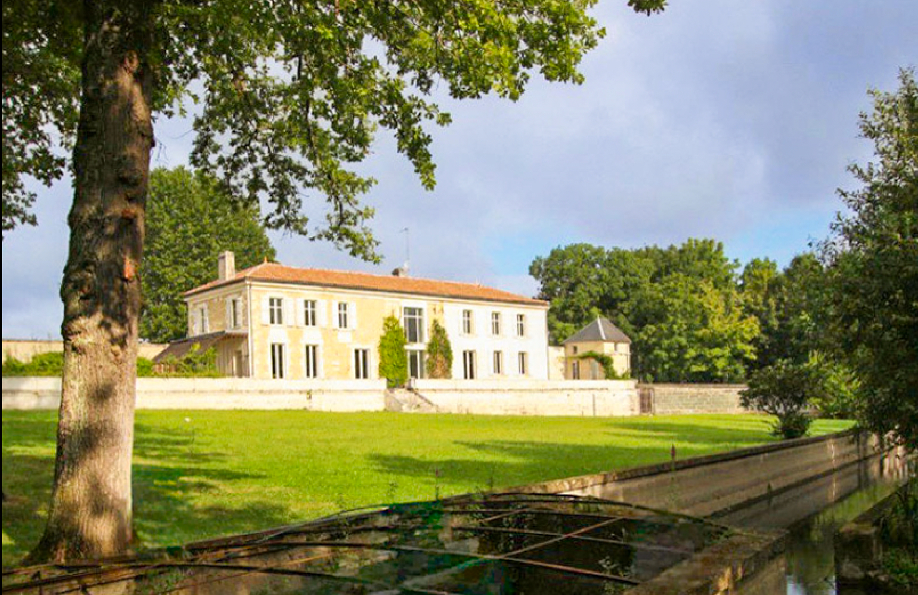 Propriété en France à vendre à Angoulême, Charente - €2 736 840 - photo 