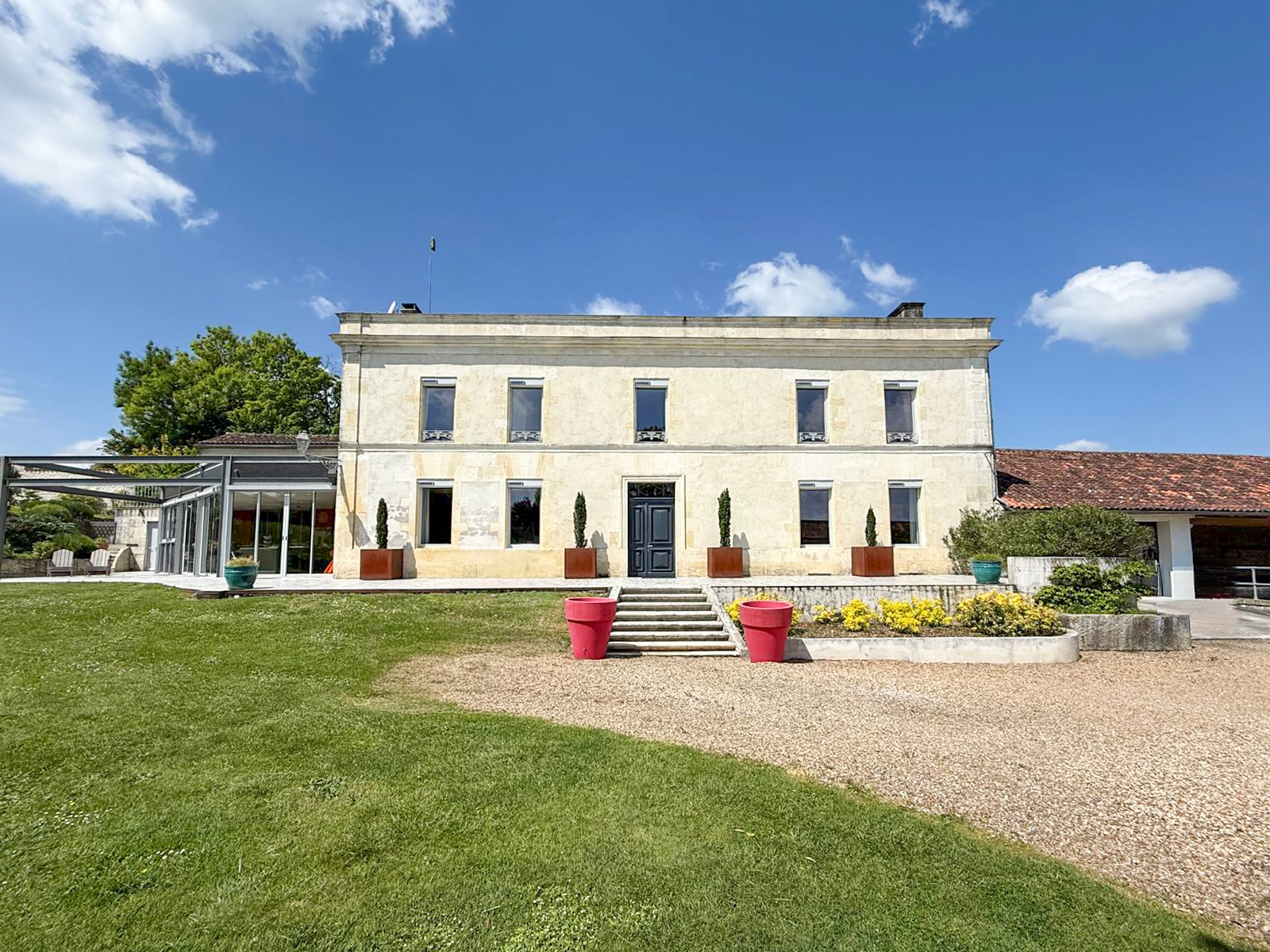 French property for sale in Cognac, Charente - €790,000 - photo 