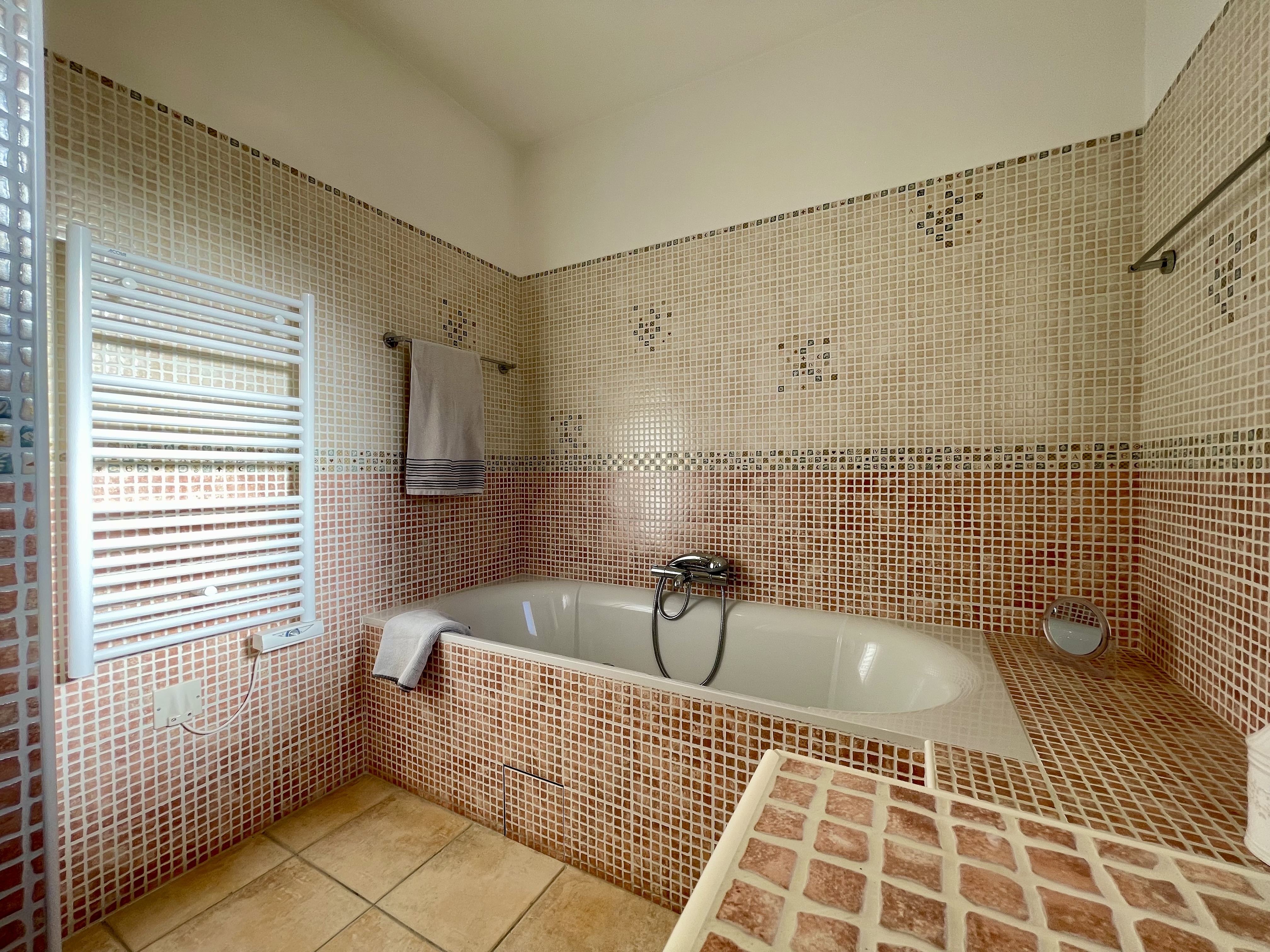 French property for sale in Flayosc, Var - €895,000 - photo 