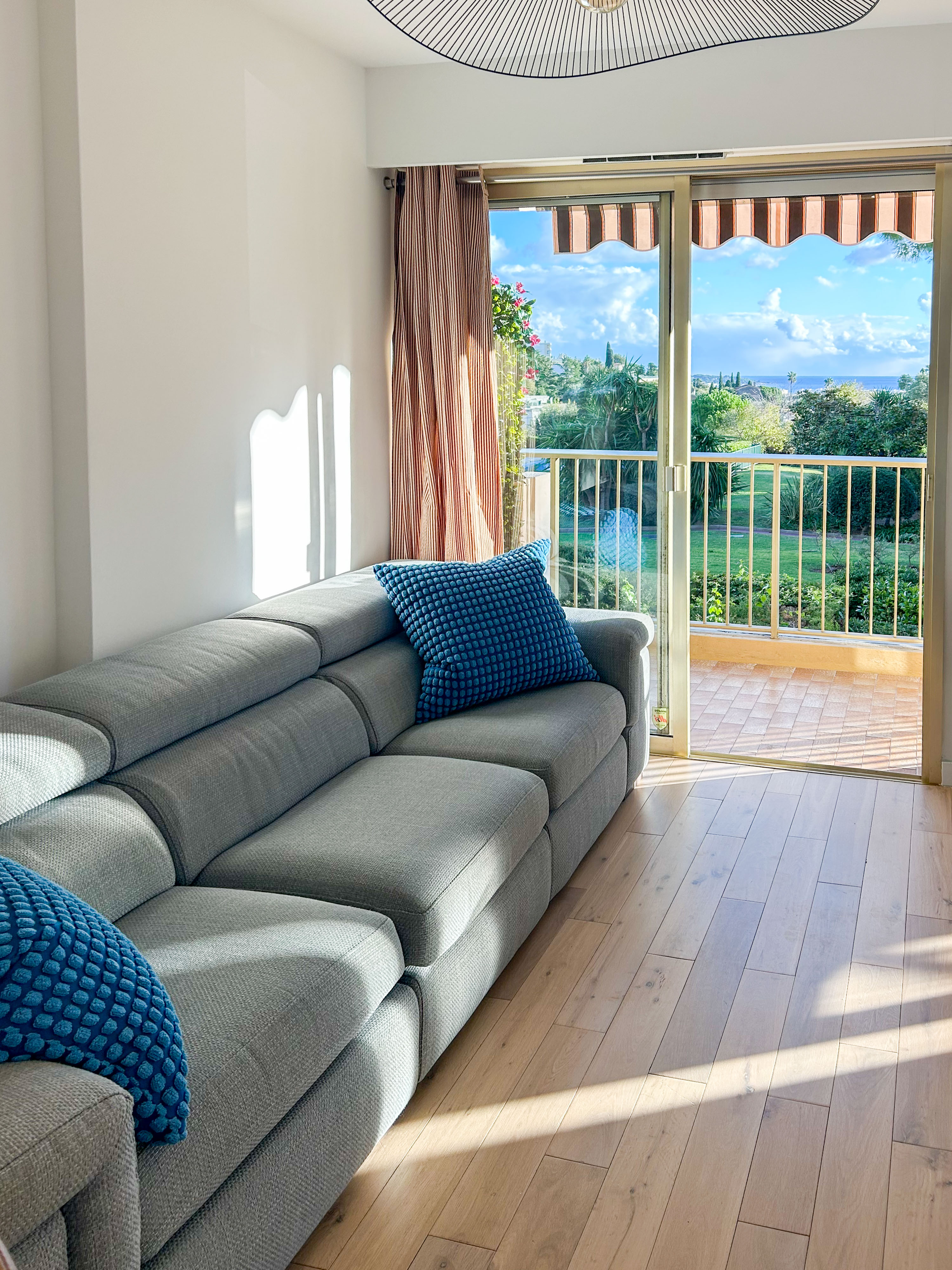 French property for sale in Antibes, Alpes-Maritimes - €425,000 - photo 