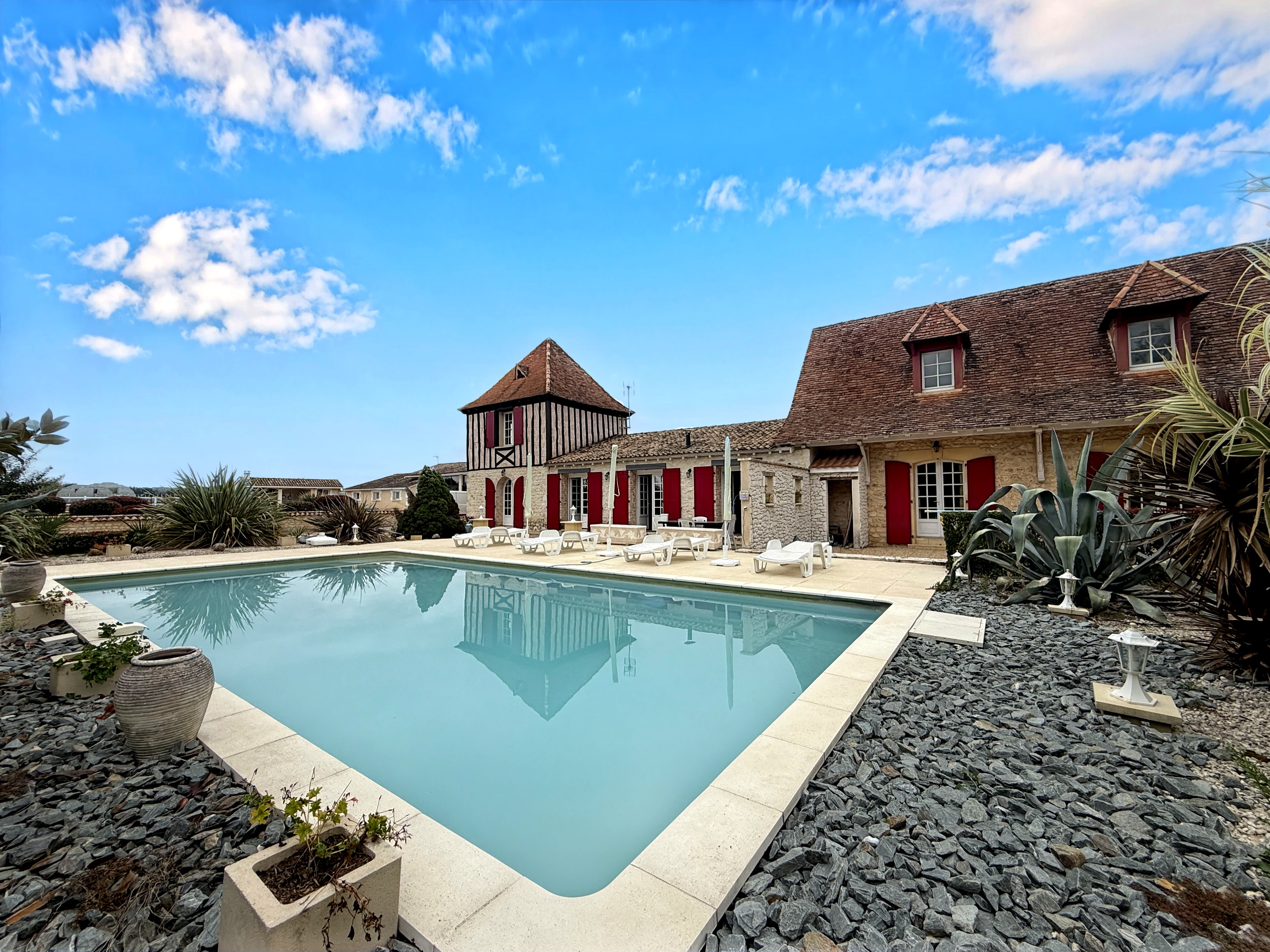 Propriété en France à vendre à Gardonne, Dordogne - €1 588 000 - photo 