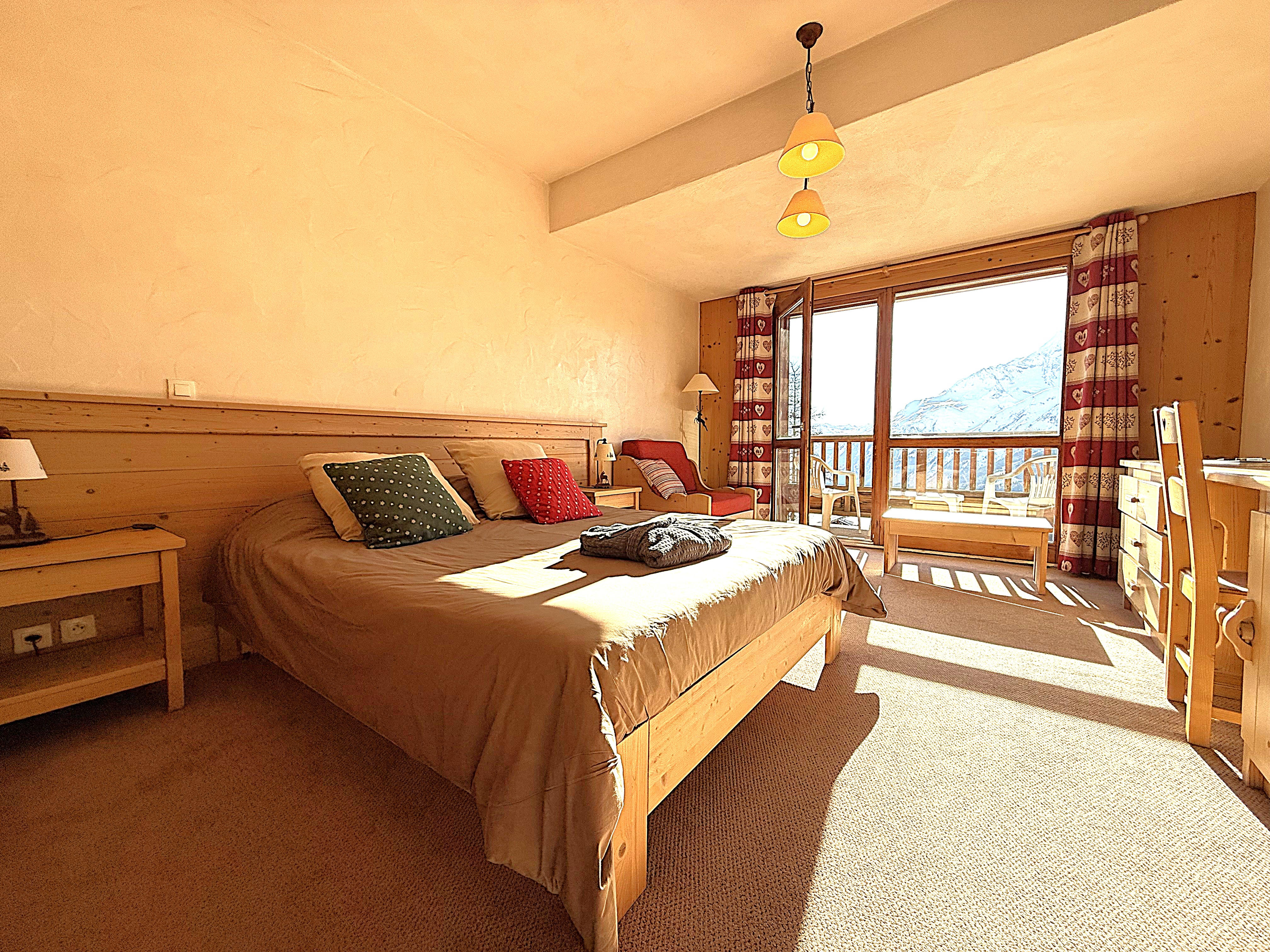 French property for sale in Montvalezan, Savoie - €1,300,000 - photo 