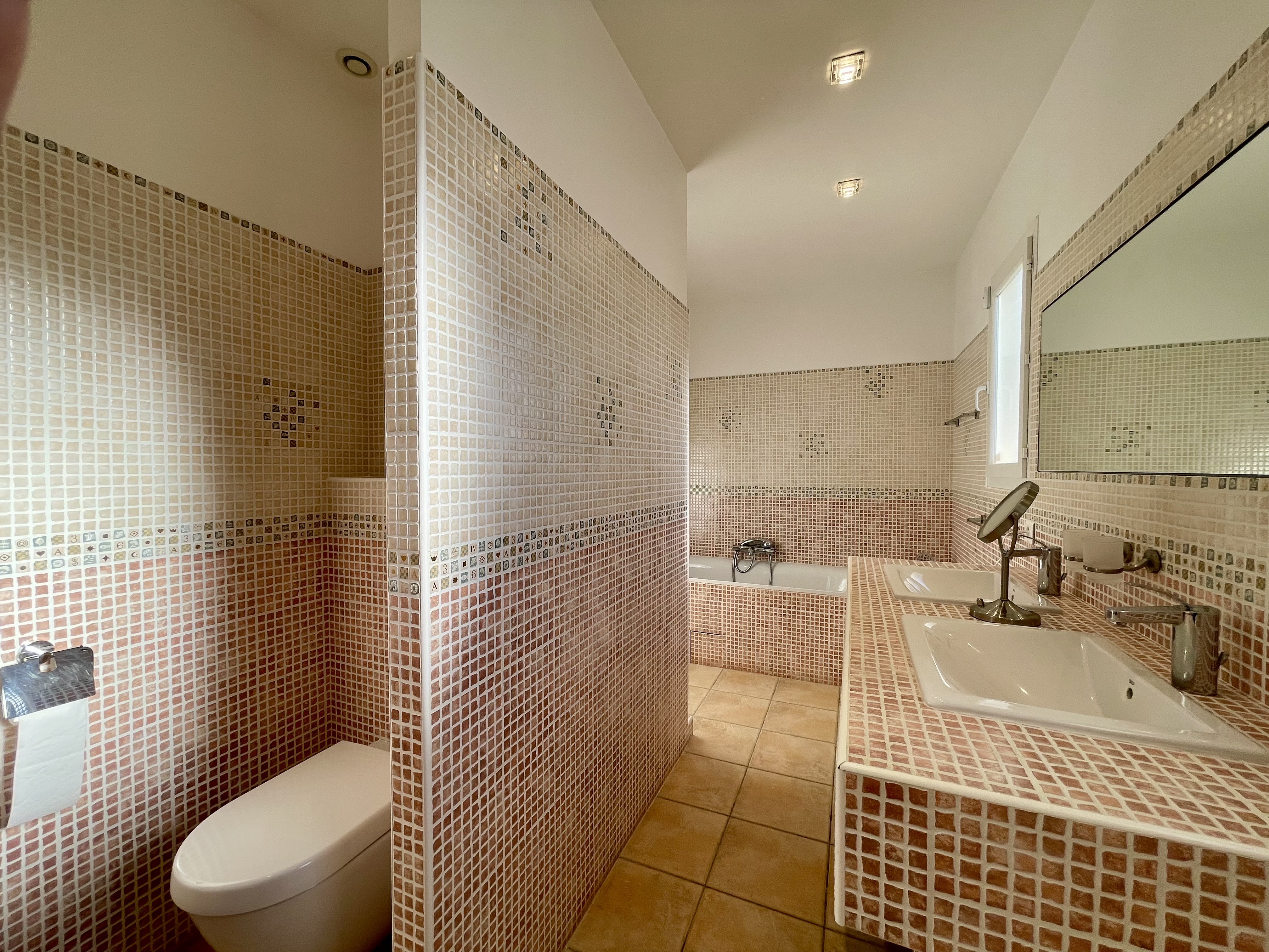 French property for sale in Flayosc, Var - €895,000 - photo 