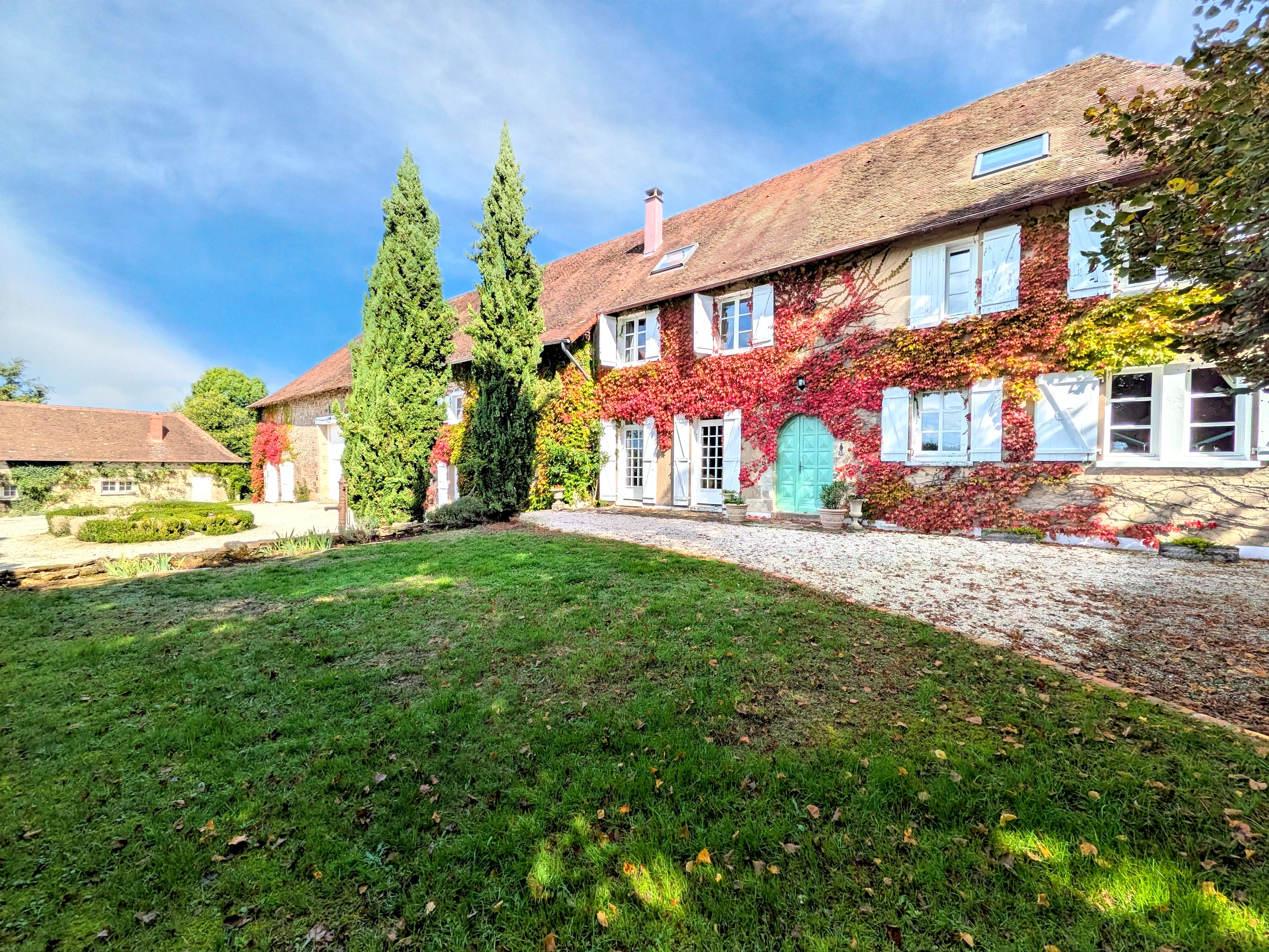 French property for sale in Saint-Priest-Ligoure, Haute-Vienne - €699,000 - photo 