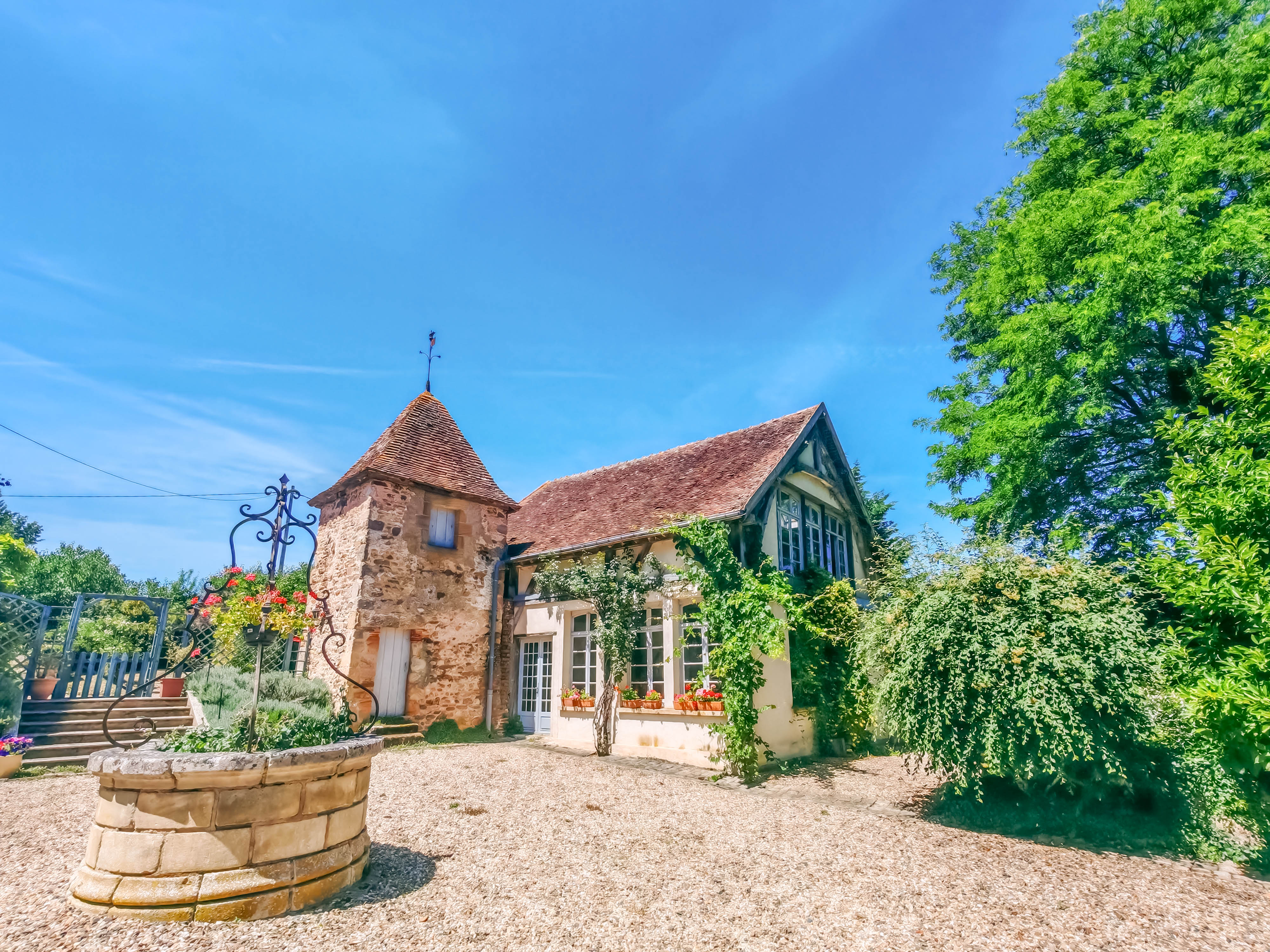 French property for sale in Theneuille, Allier - €1,100,000 - photo 