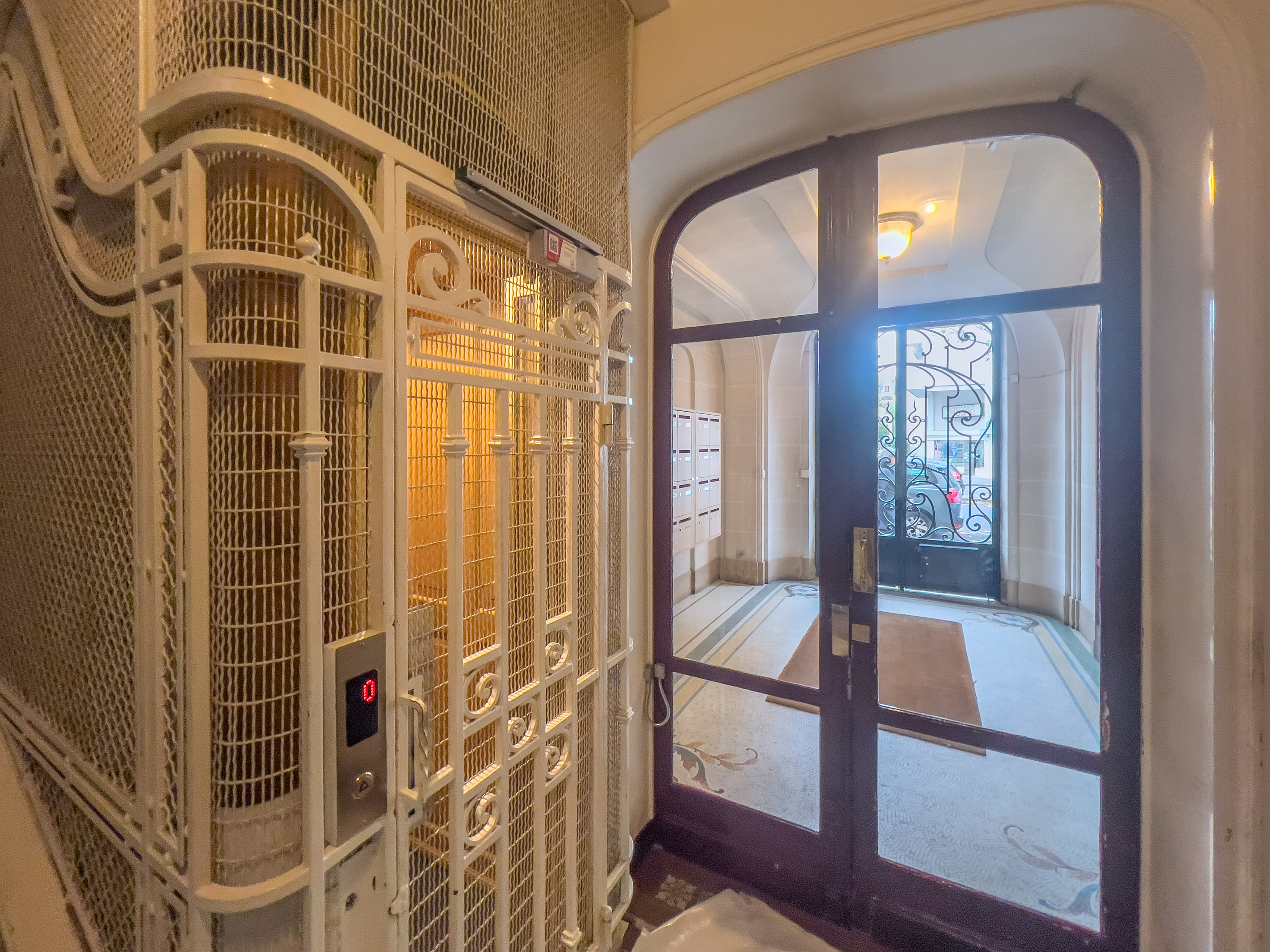 French property for sale in Paris 16e Arrondissement, Paris - €1,240,000 - photo 