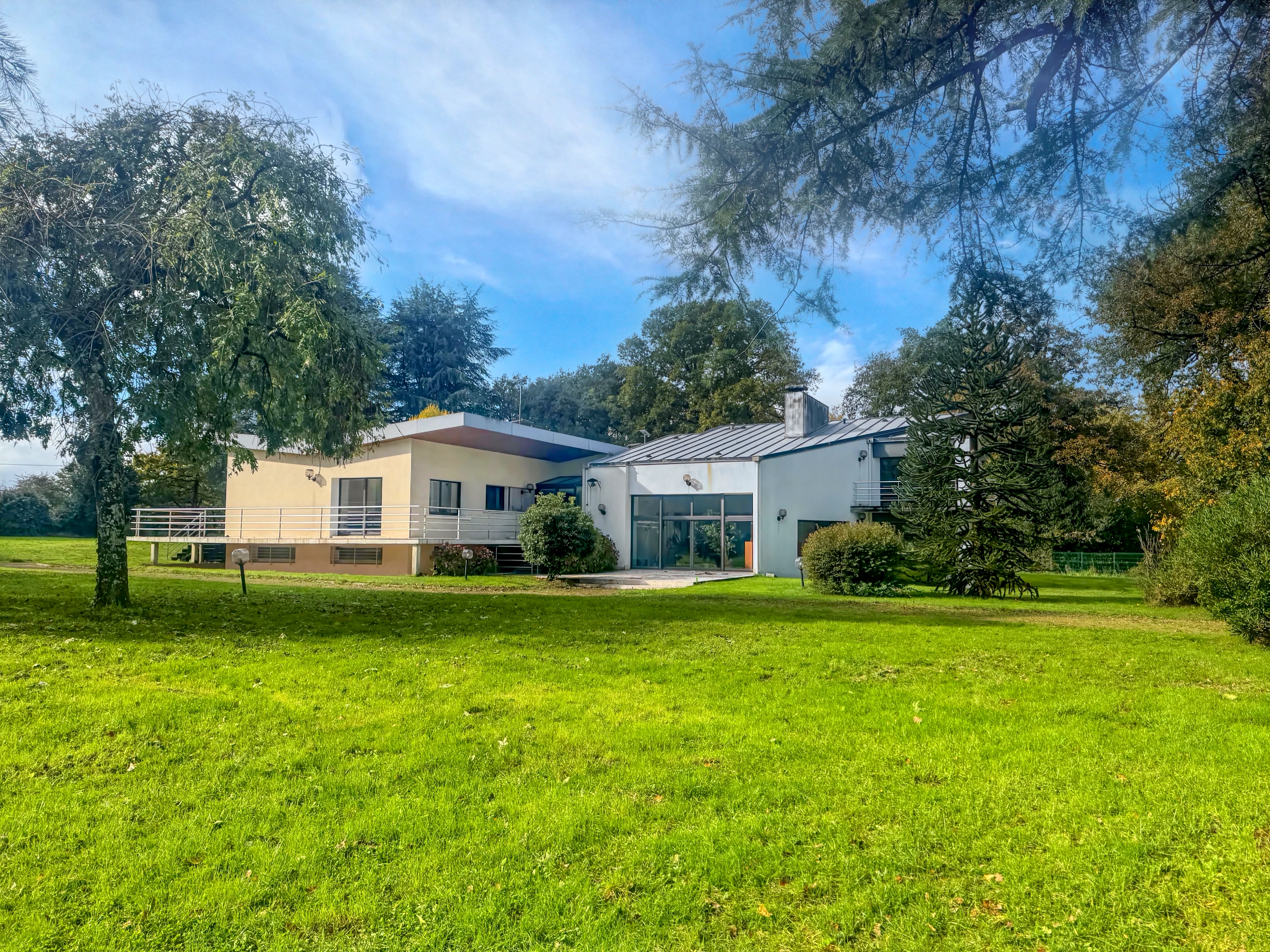 French property for sale in Beaulieu-sous-Parthenay, Deux-Sèvres - €996,400 - photo 