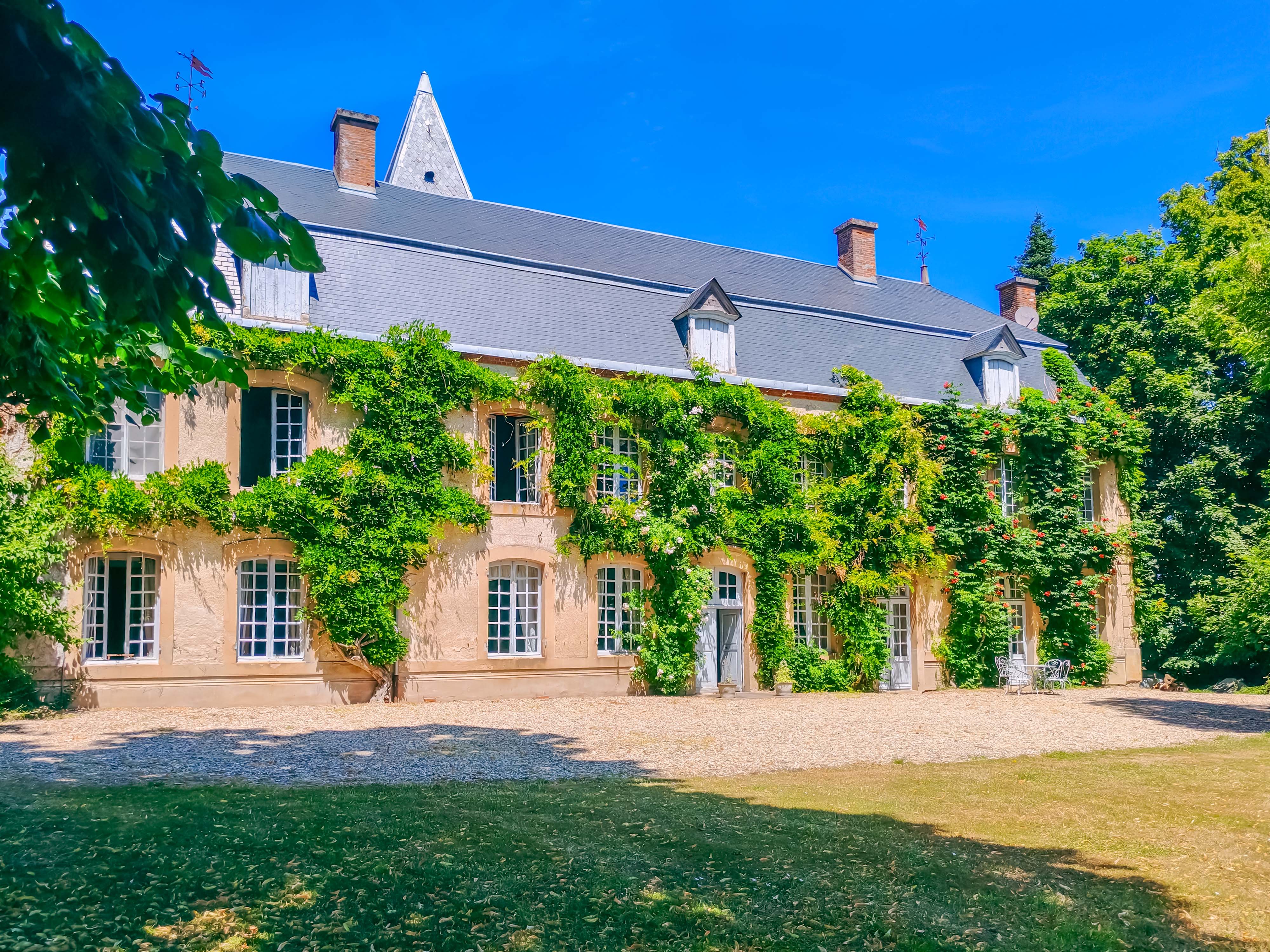 French property for sale in Theneuille, Allier - €1,100,000 - photo 