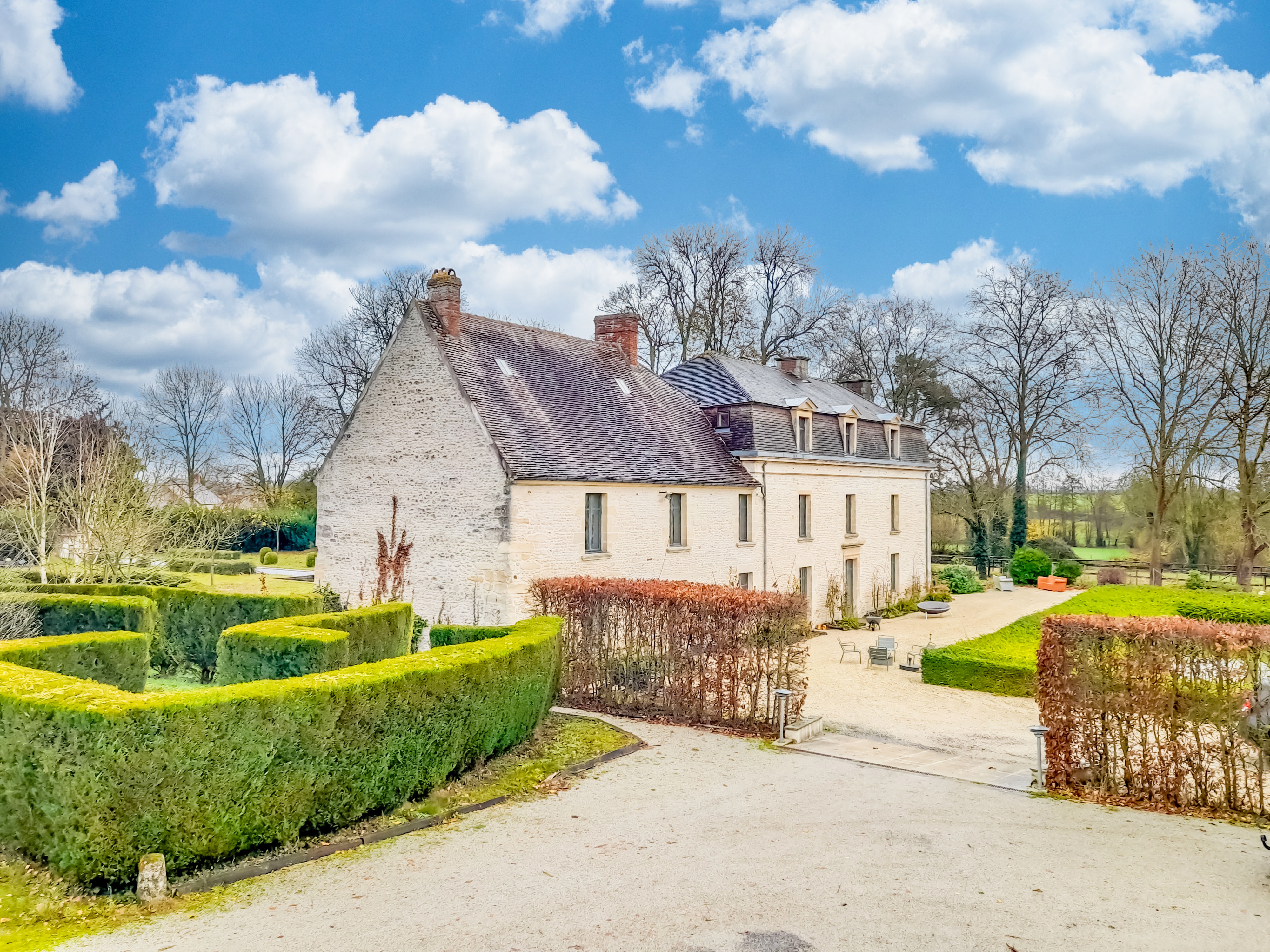 Propriété en France à vendre à Argentan, Orne - €2 100 000 - photo 