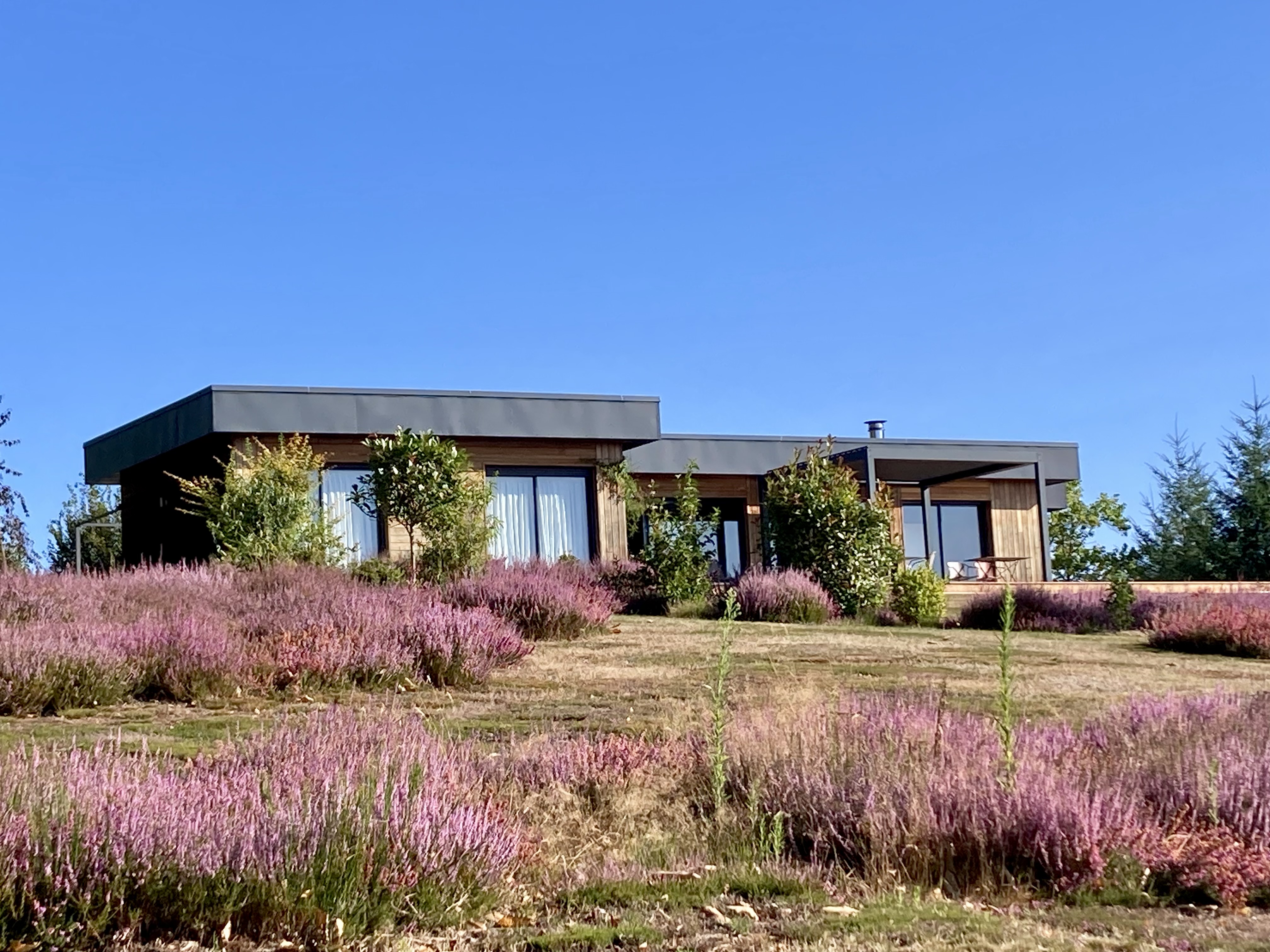 French property for sale in Neuvic, Corrèze - €988,000 - photo 