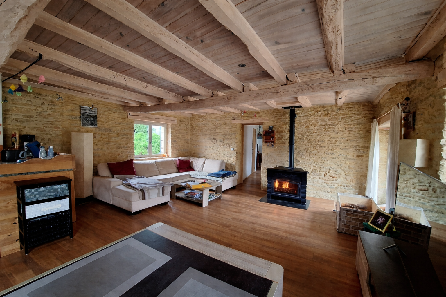 Beautiful stone property with gîtes and swimming pool, set in absolute tranquillity on over 4 hectares à Saint-Geniès
