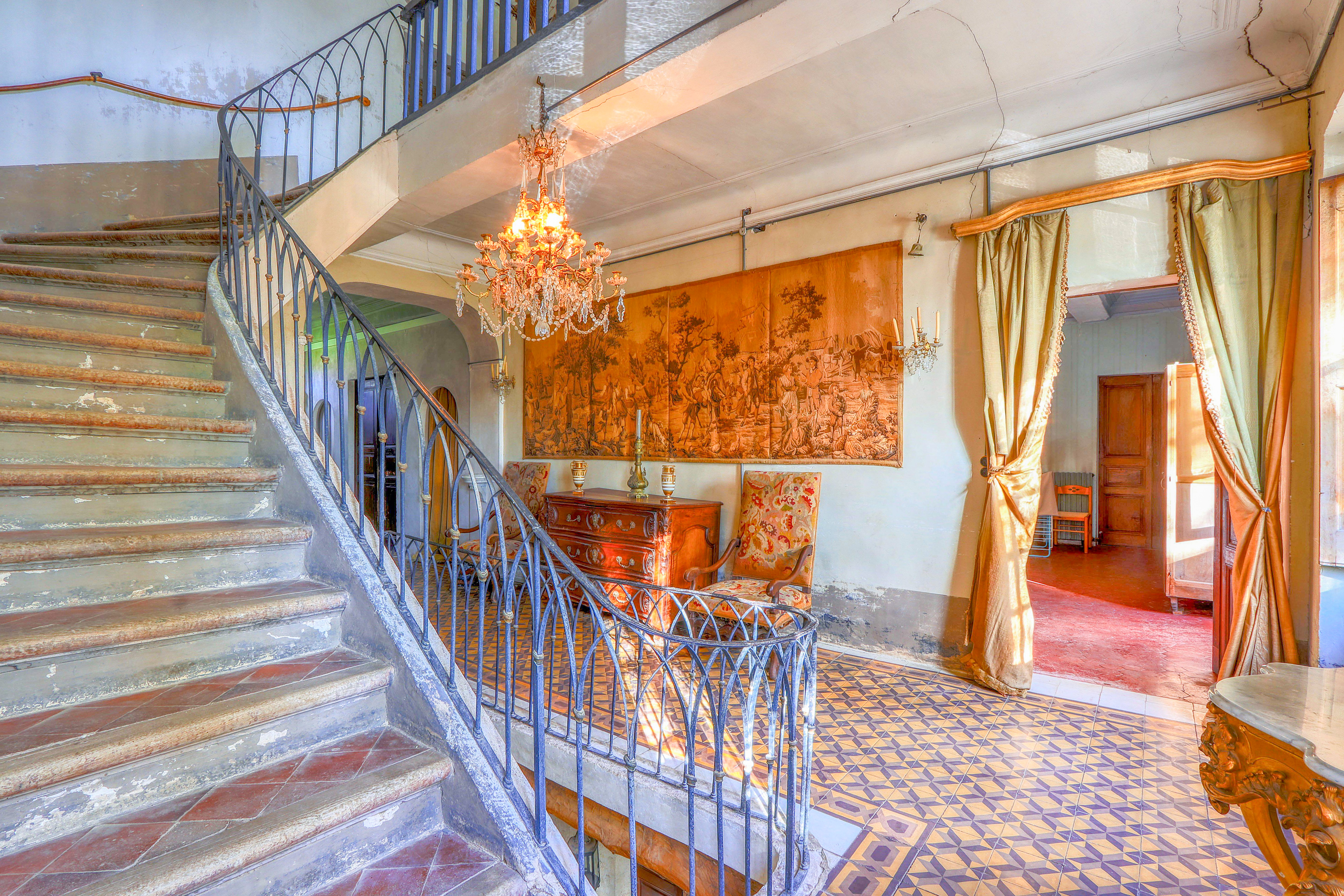 French property for sale in Rustrel, Vaucluse - €2,635,000 - photo 