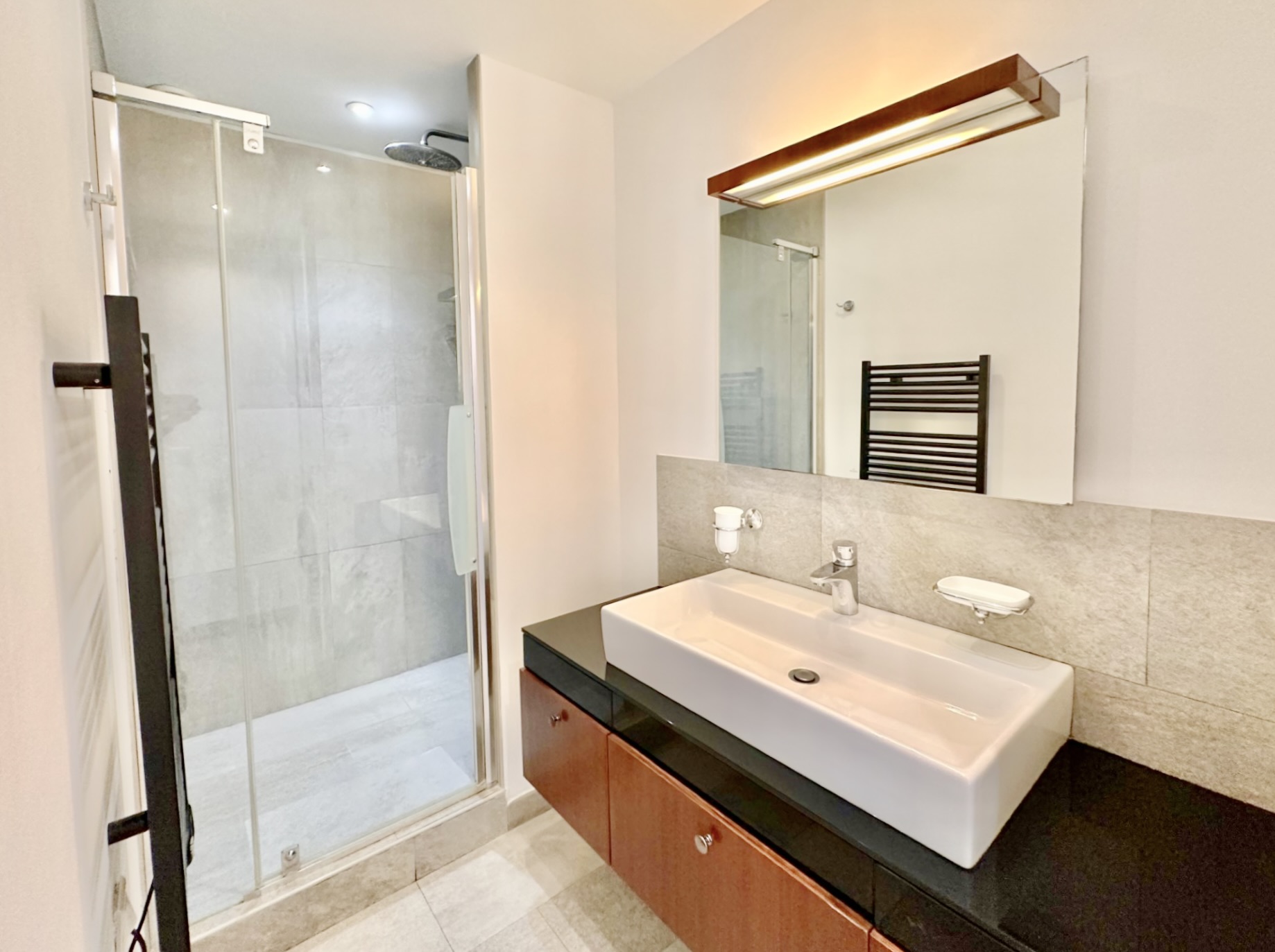 French property for sale in Antibes, Alpes-Maritimes - €425,000 - photo 