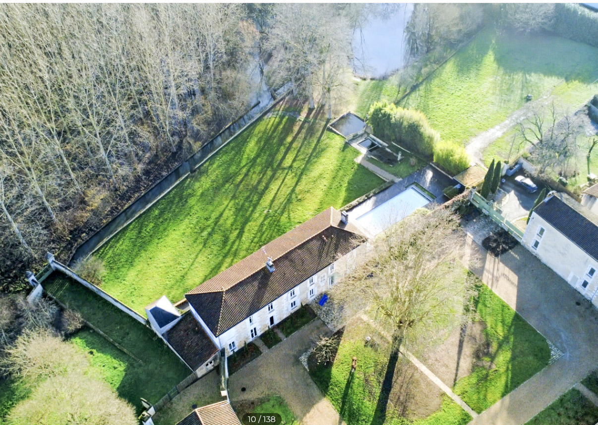 Propriété en France à vendre à Angoulême, Charente - €2 736 840 - photo 