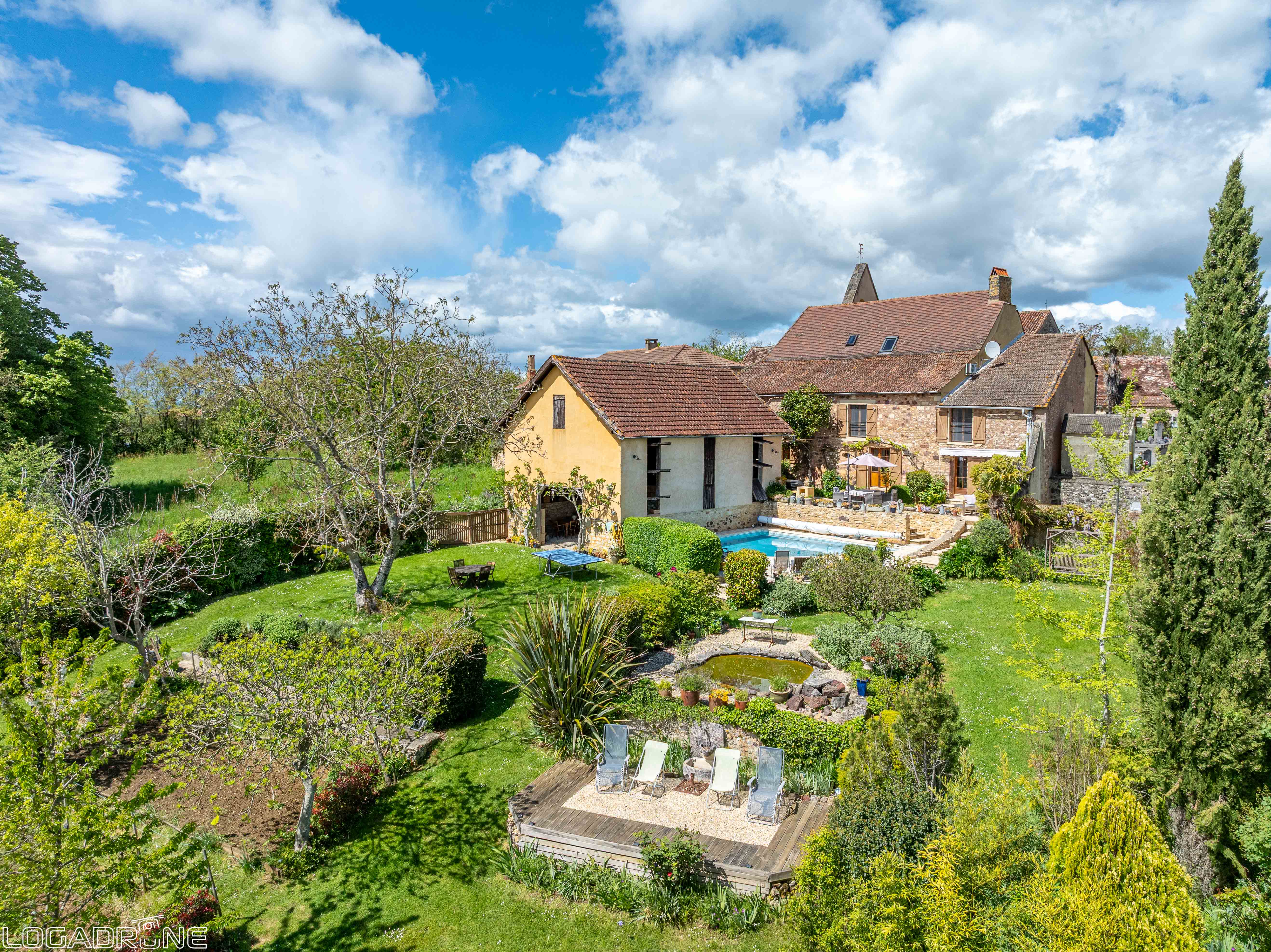 Beautiful stone village house with breathtaking views à Carves