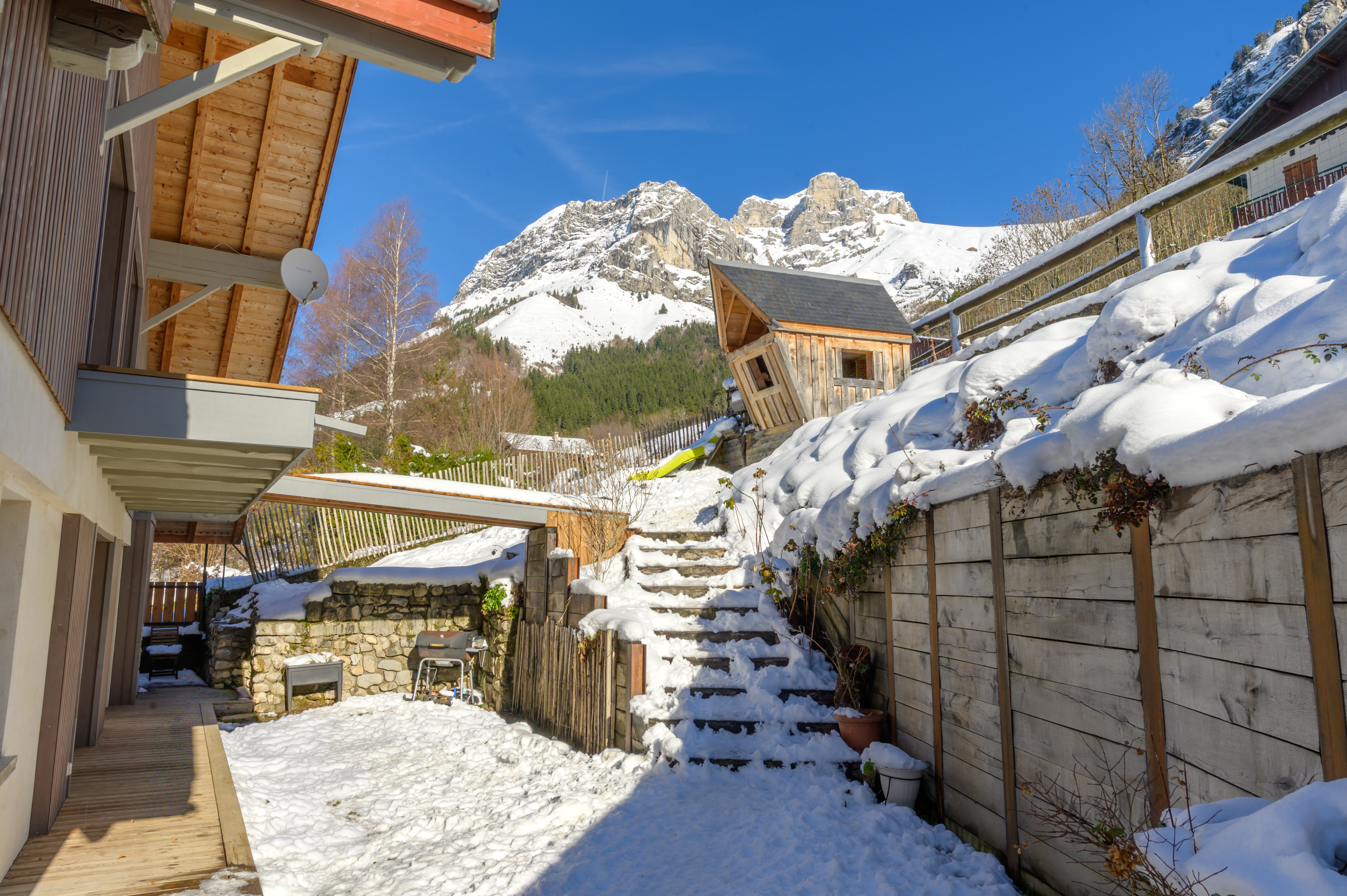 Propriété en France à vendre à Talloires-Montmin, Haute-Savoie - €660 000 - photo 