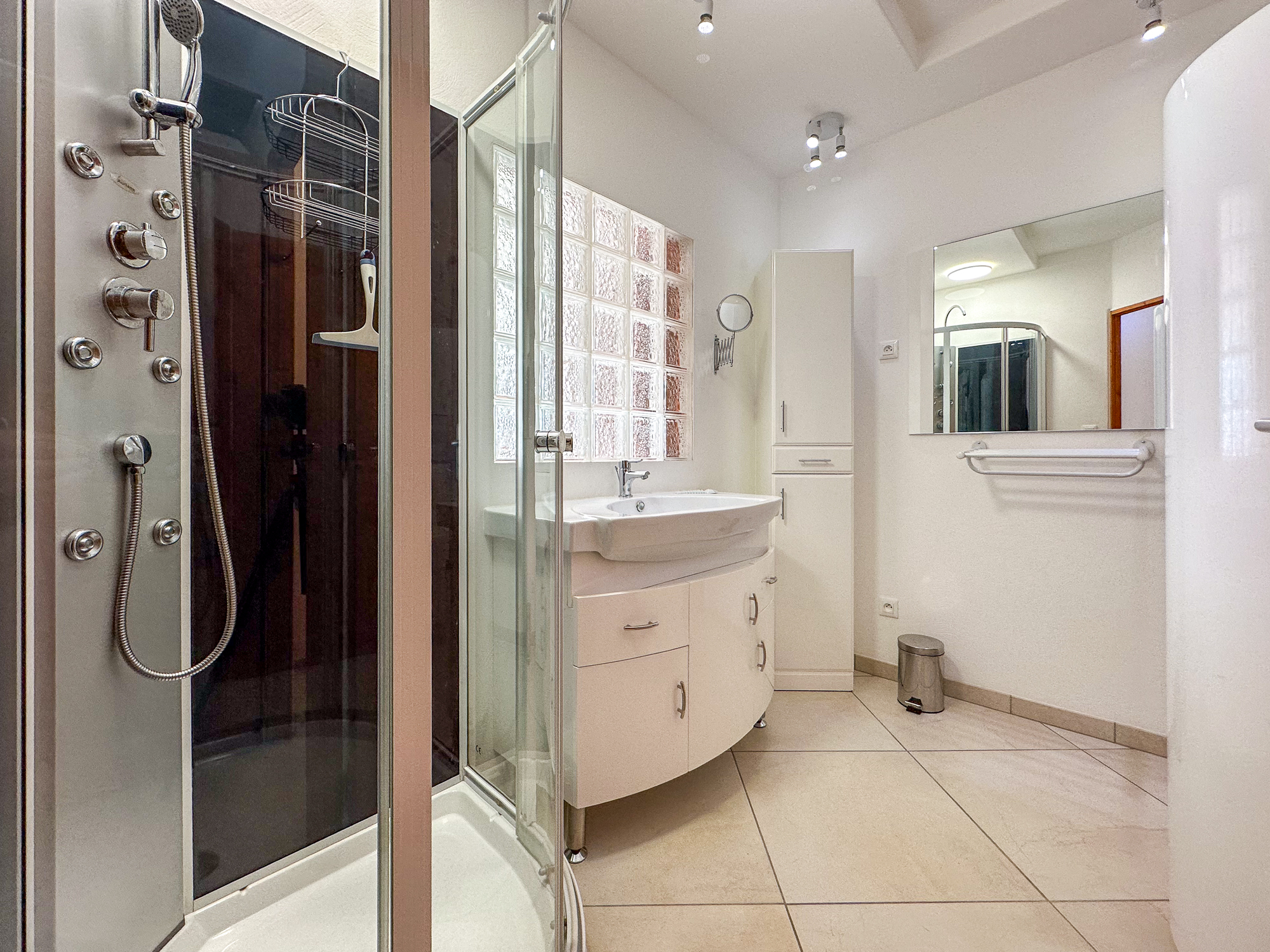 Propriété en France à vendre à Verchaix, Haute-Savoie - €1 980 000 - photo 