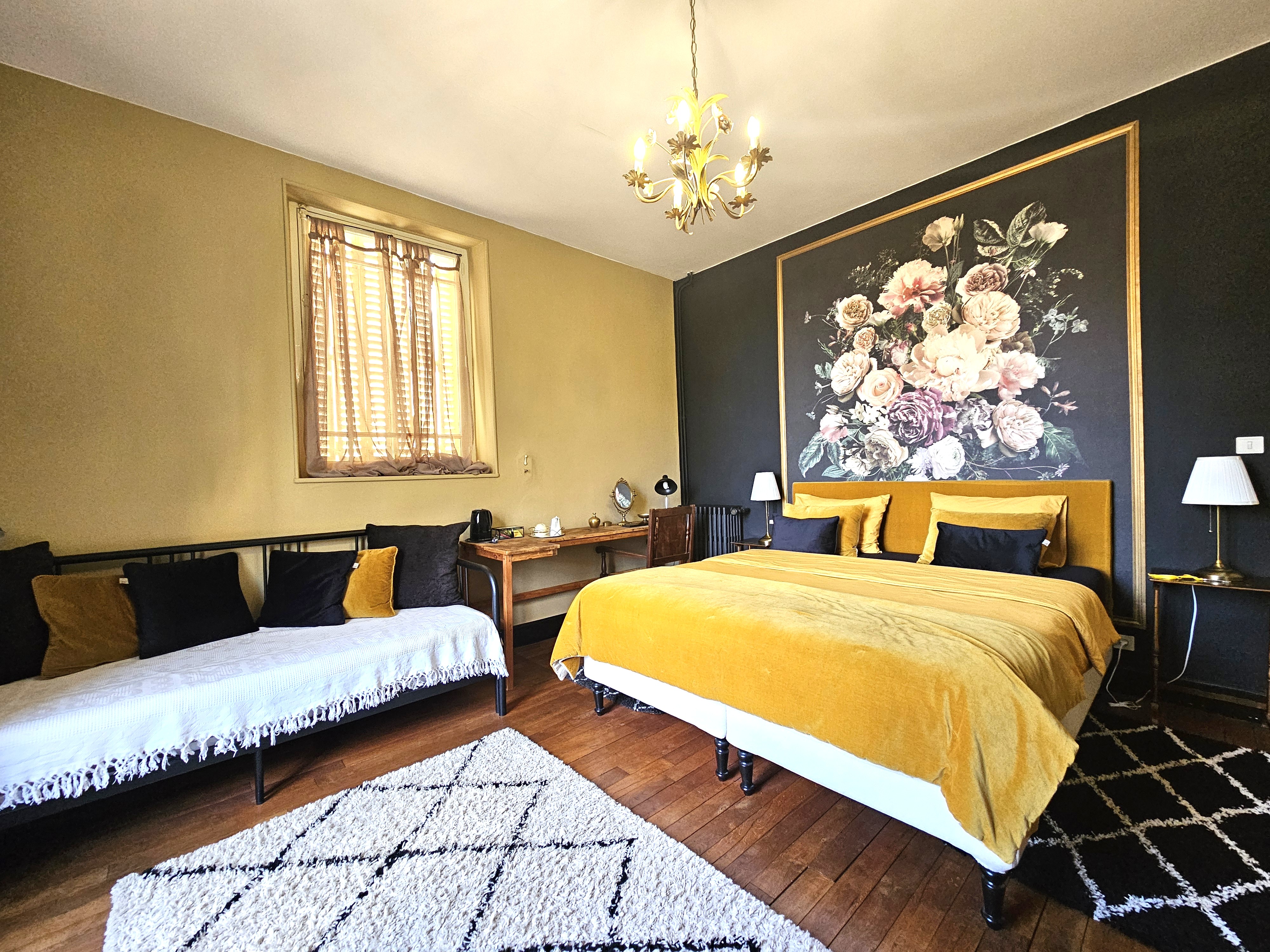 French property for sale in Cosne-d'Allier, Allier - €455,800 - photo 