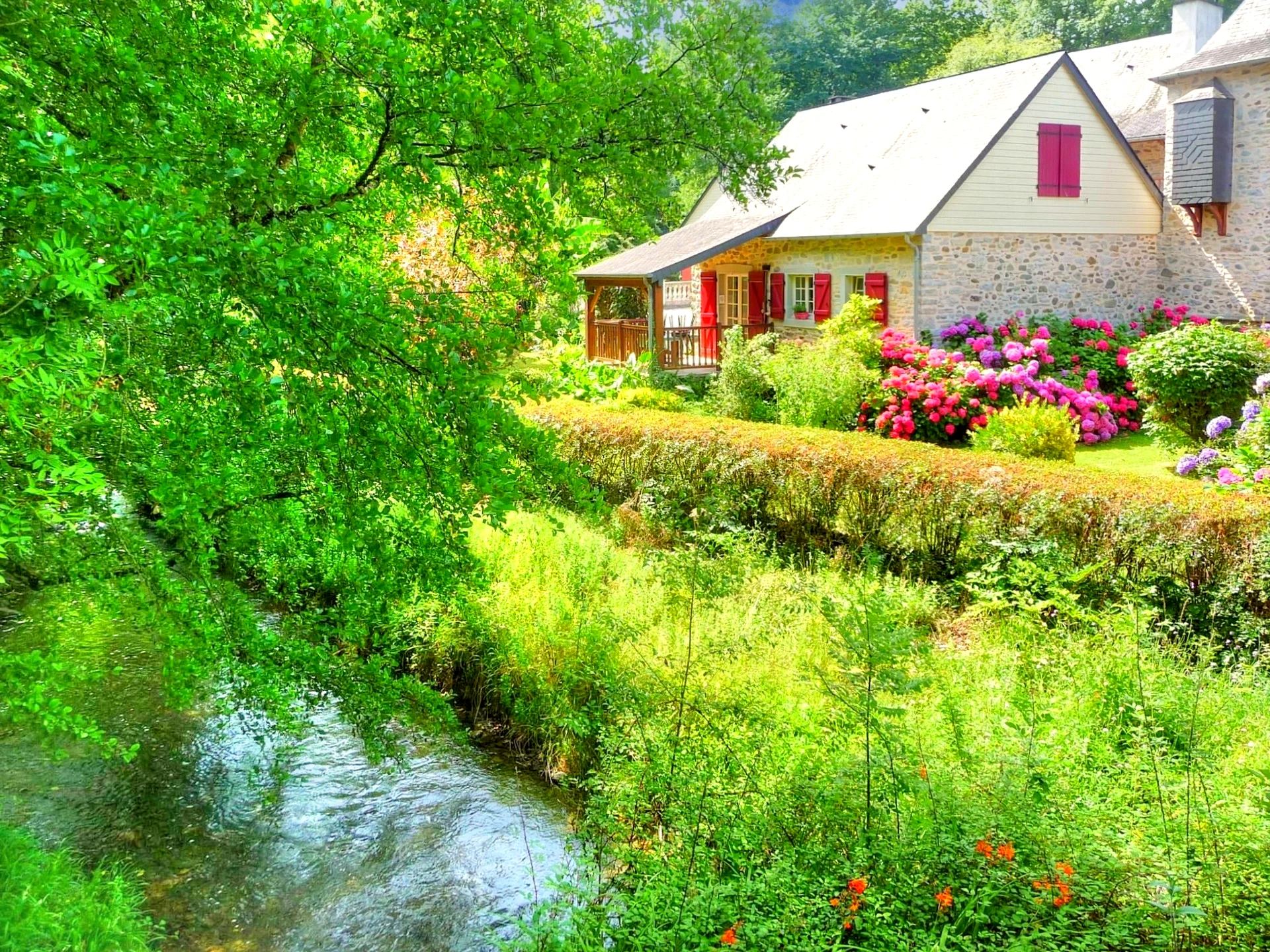 French property for sale in Oloron-Sainte-Marie, Pyrénées-Atlantiques - €749,000 - photo 