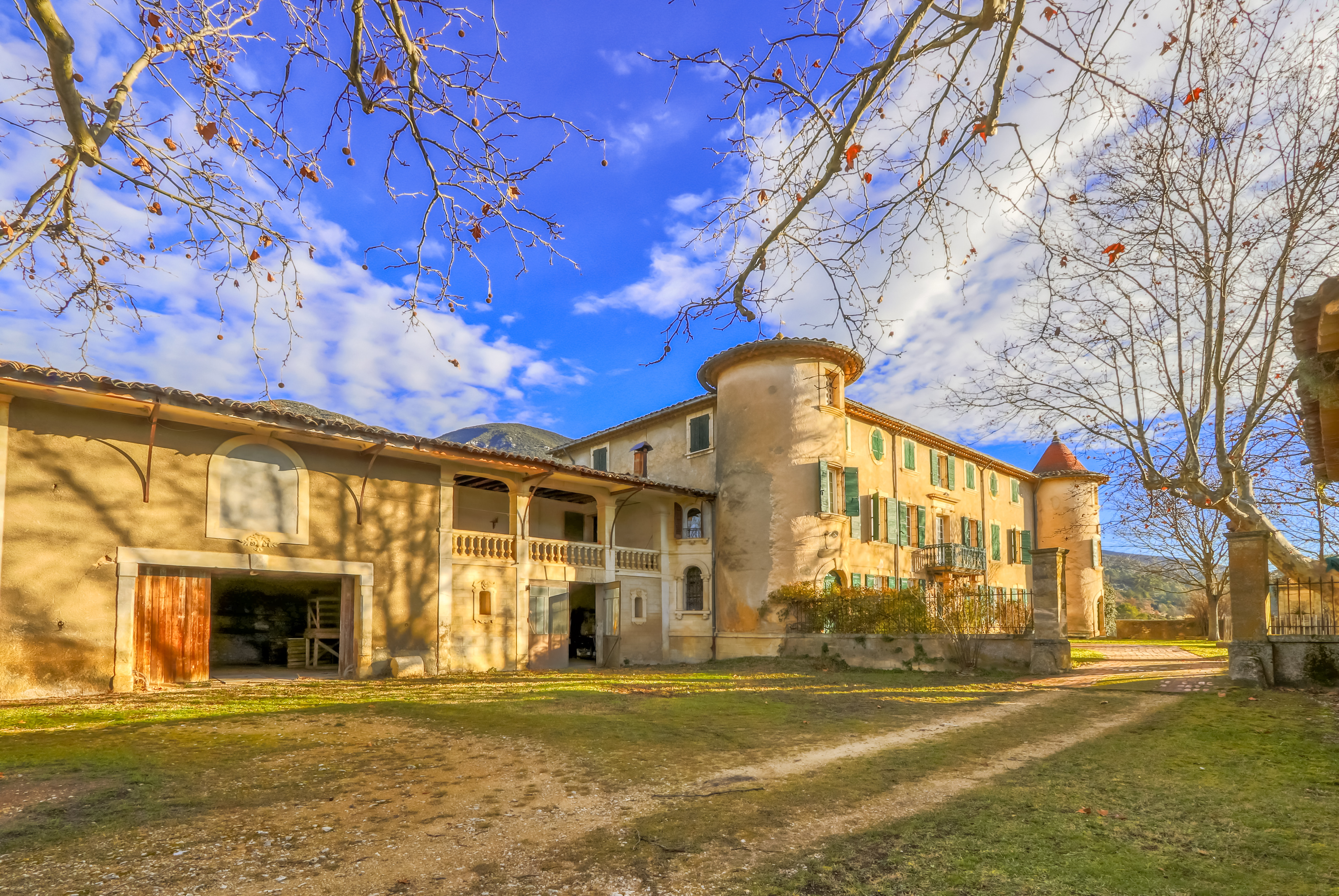 French property for sale in Rustrel, Vaucluse - €2,635,000 - photo 