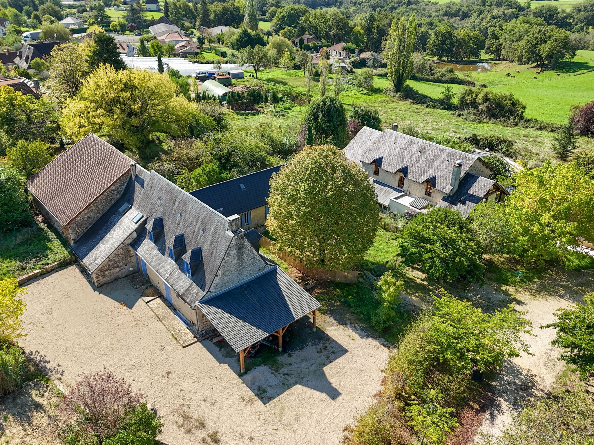 Vast property project in the Périgord Noir with over and one hectare of land à Saint-Rabier