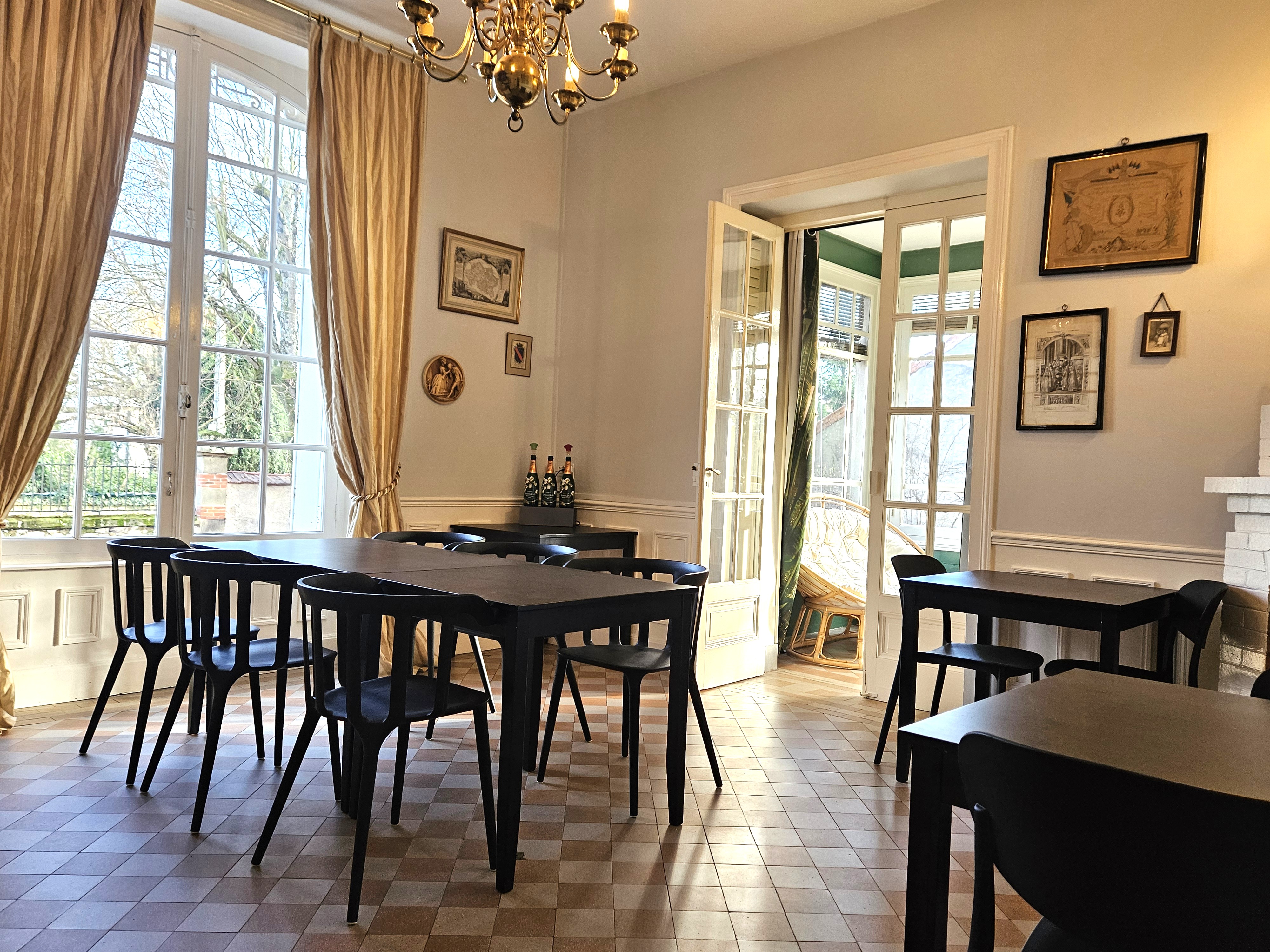 French property for sale in Cosne-d'Allier, Allier - €455,800 - photo 