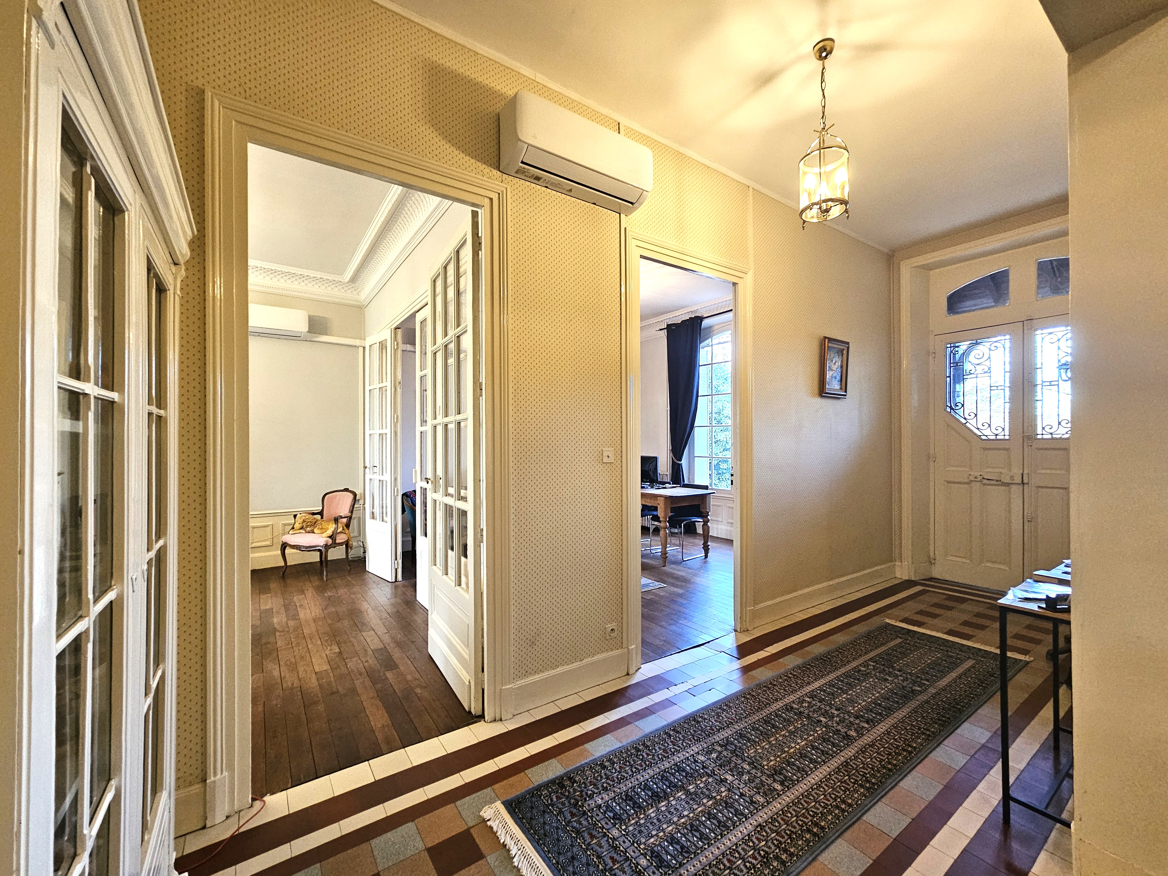 French property for sale in Cosne-d'Allier, Allier - €455,800 - photo 