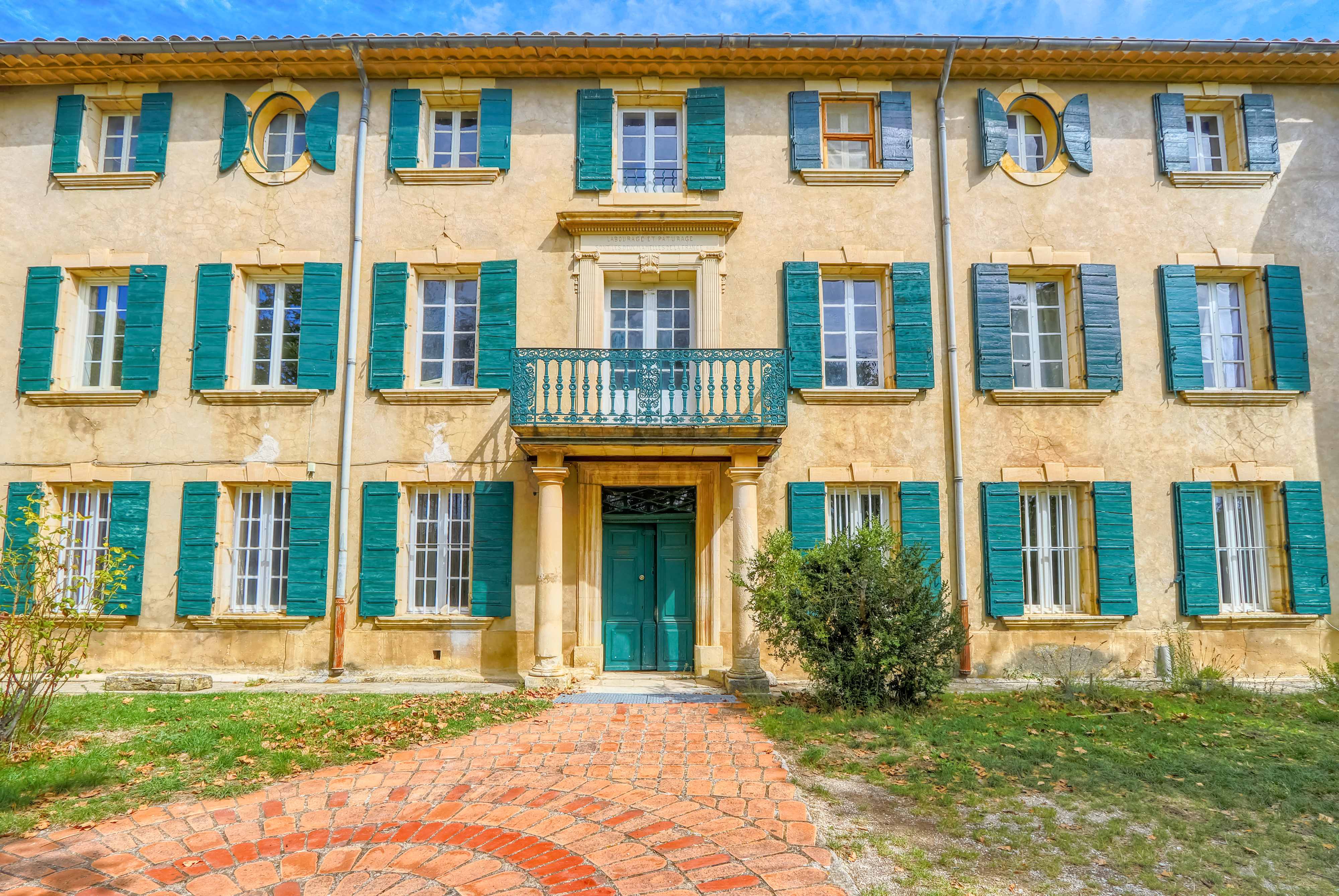 French property for sale in Rustrel, Vaucluse - €2,635,000 - photo 