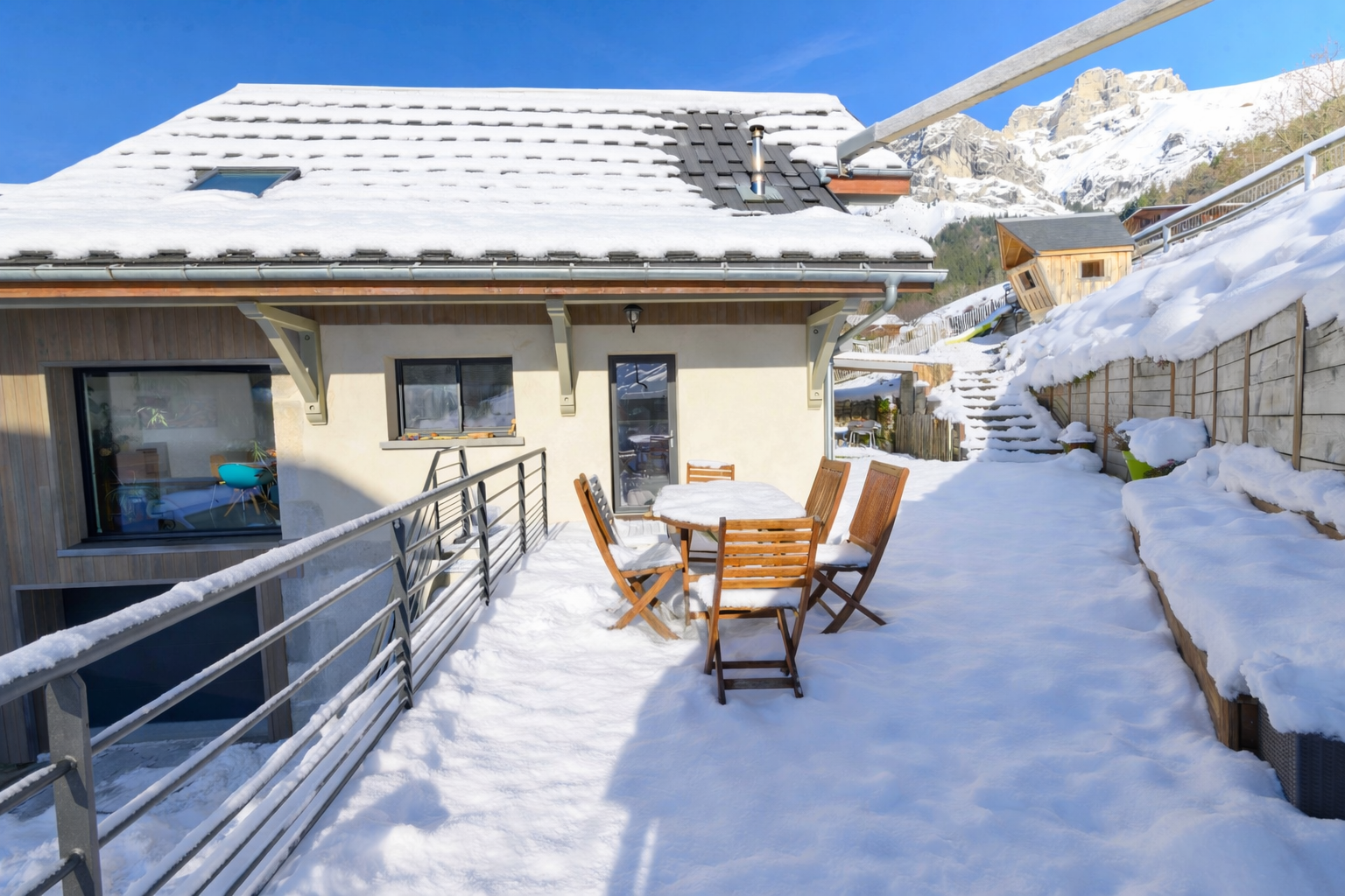 Propriété en France à vendre à Talloires-Montmin, Haute-Savoie - €660 000 - photo 