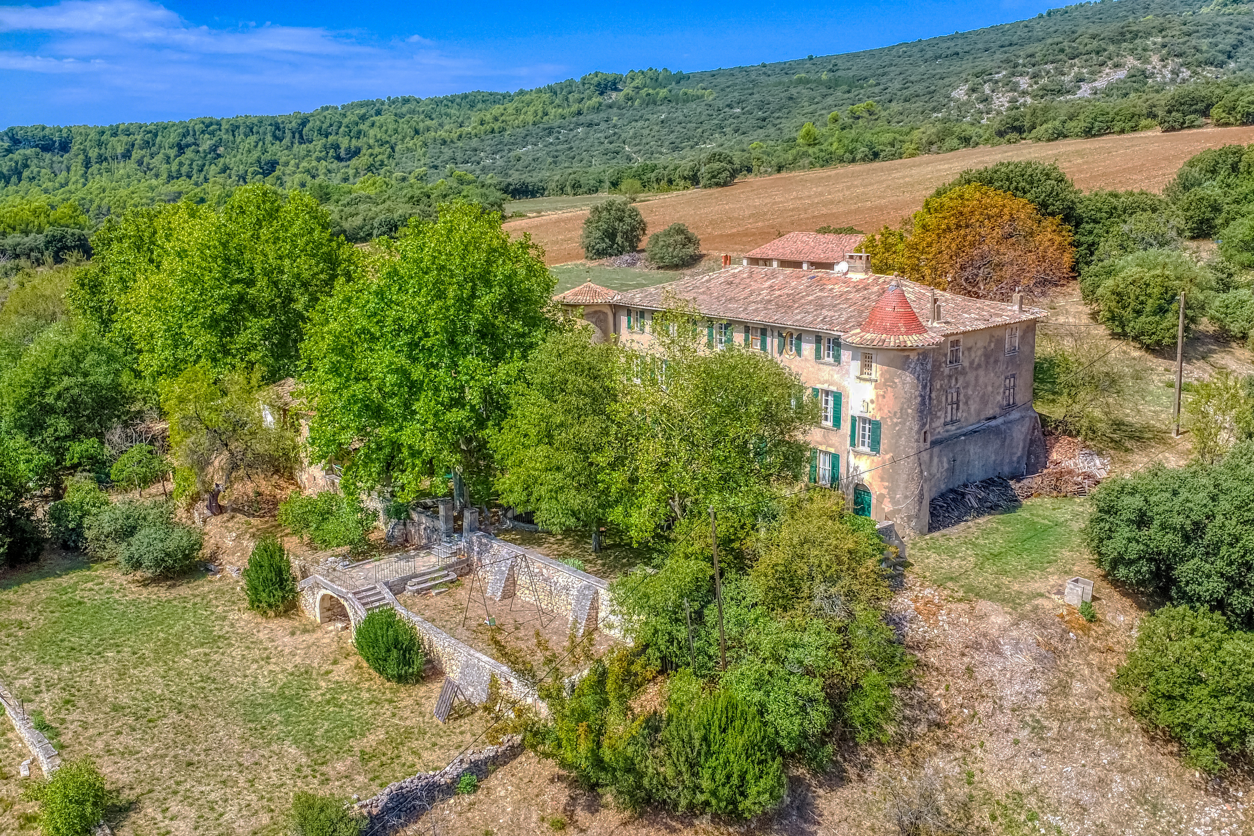 French property for sale in Rustrel, Vaucluse - €2,635,000 - photo 