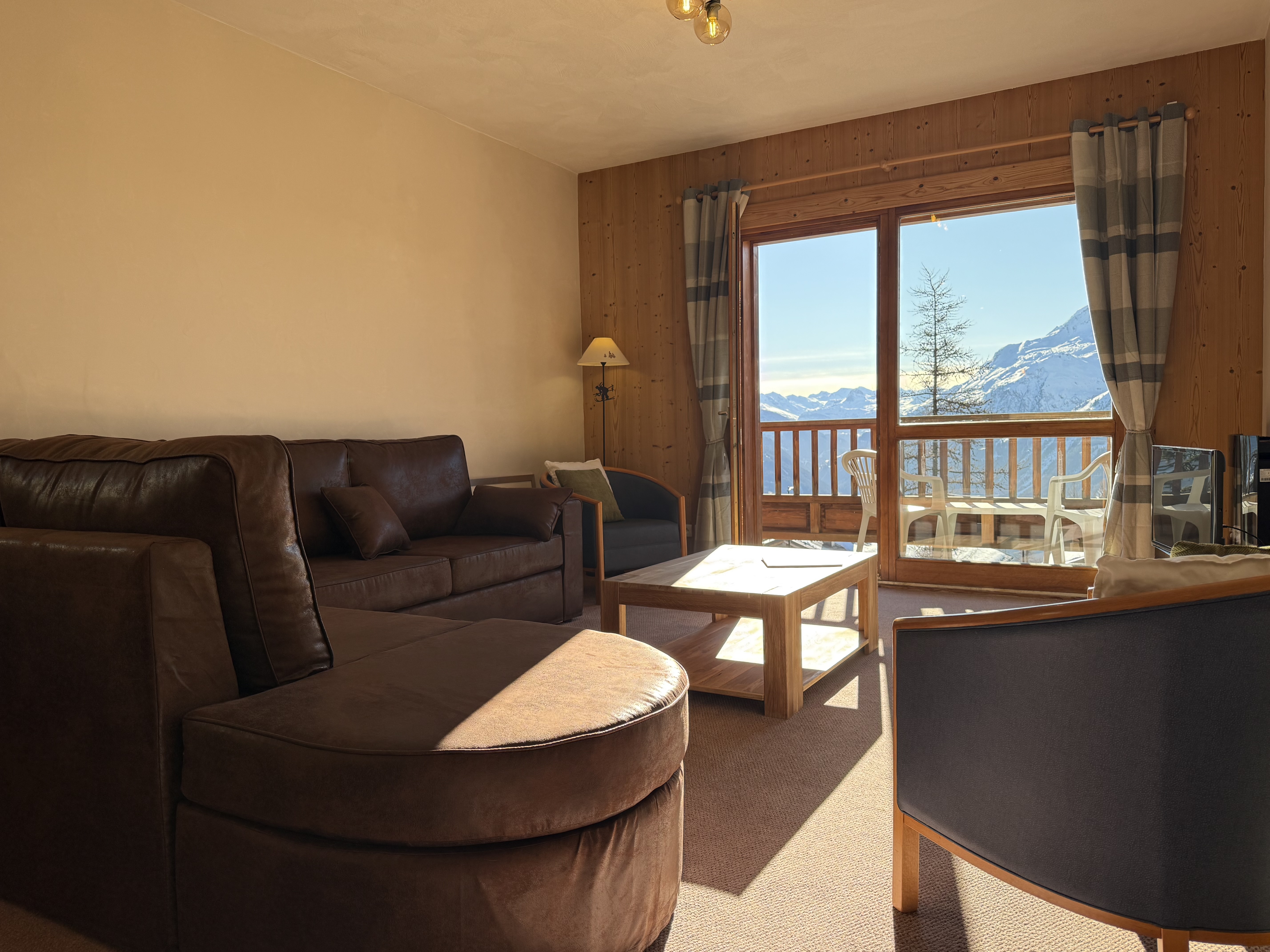French property for sale in Montvalezan, Savoie - €1,195,000 - photo 