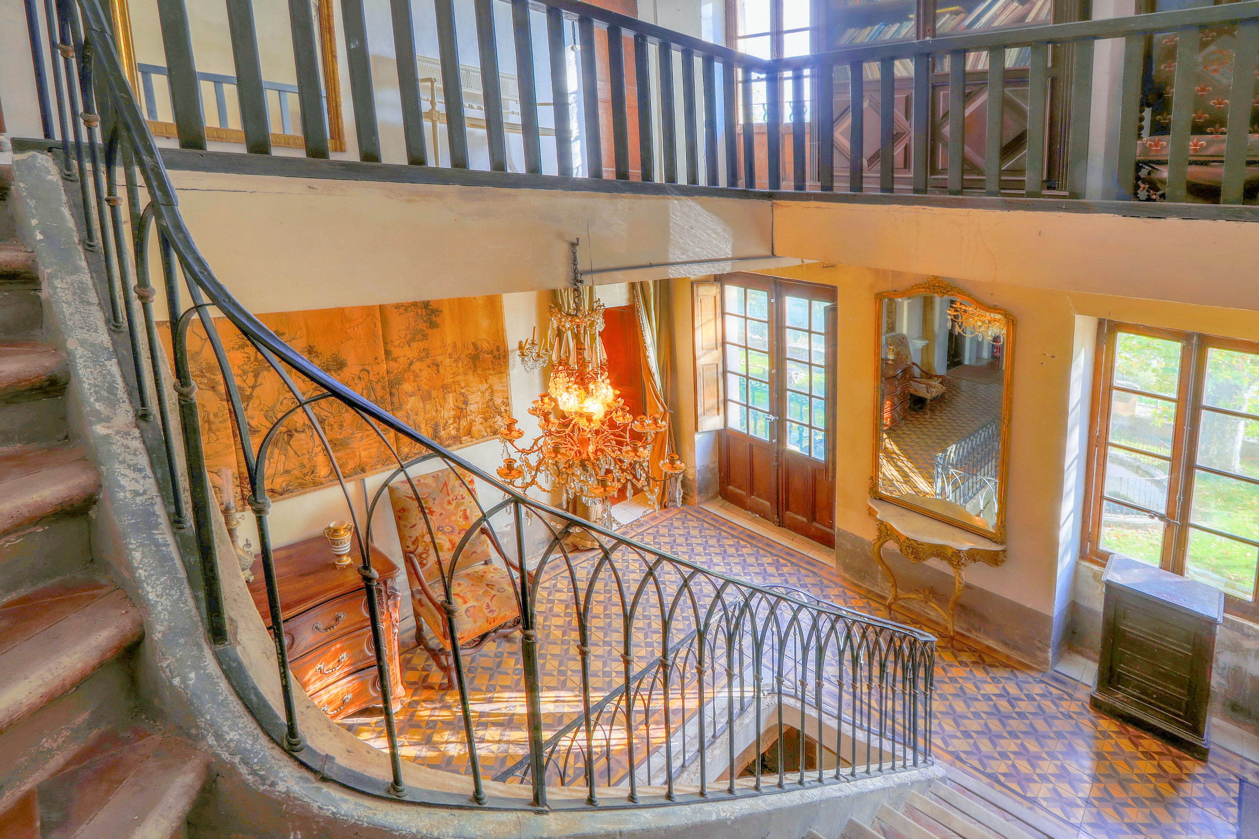 French property for sale in Rustrel, Vaucluse - €2,635,000 - photo 