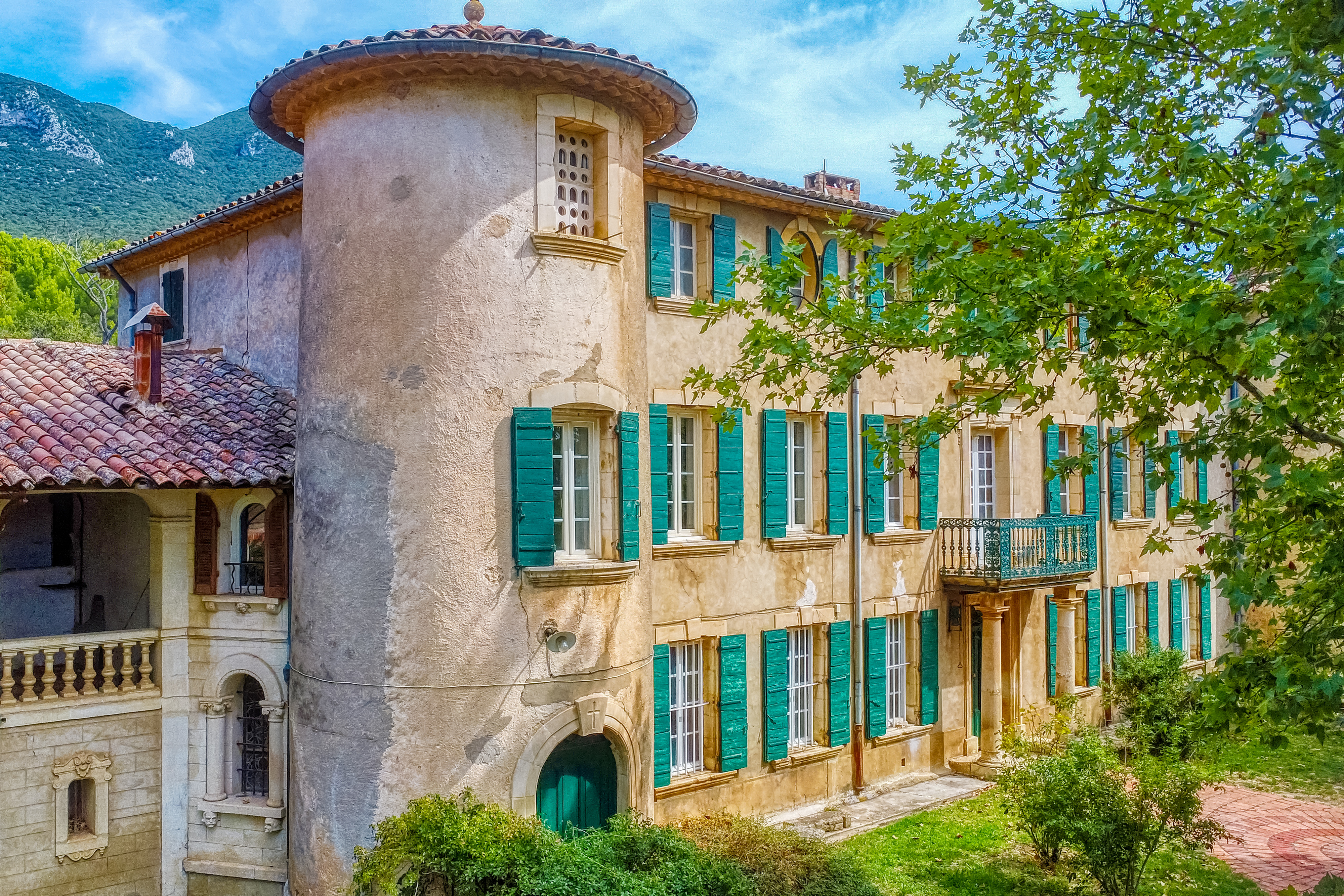 French property for sale in Rustrel, Vaucluse - €2,635,000 - photo 