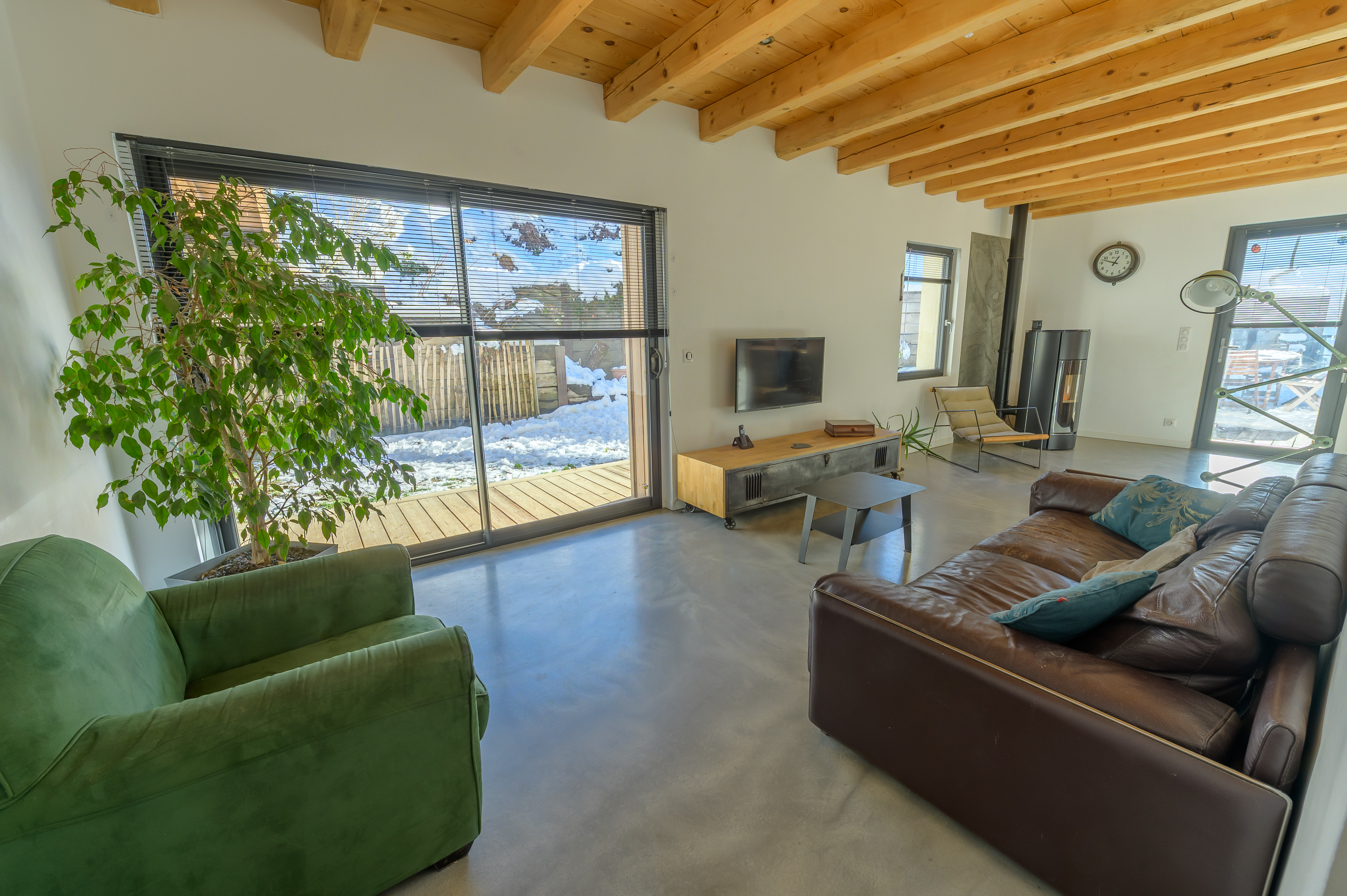 Propriété en France à vendre à Talloires-Montmin, Haute-Savoie - €660 000 - photo 