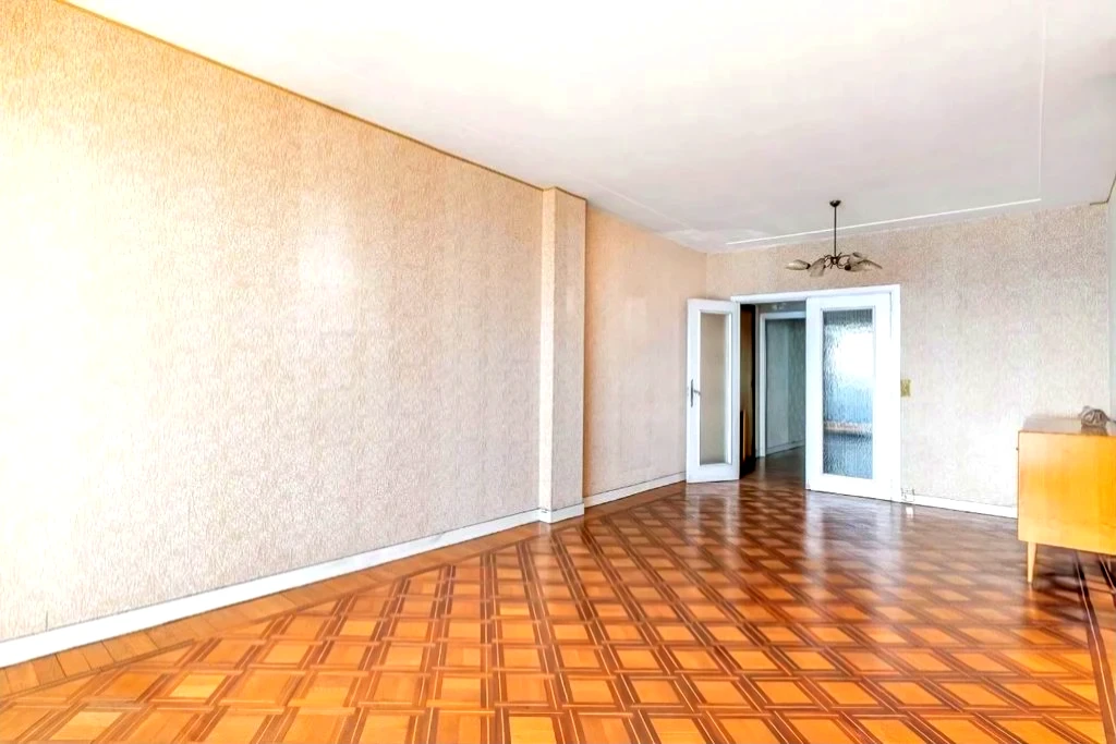 French property for sale in Nice, Alpes-Maritimes - €719,000 - photo 