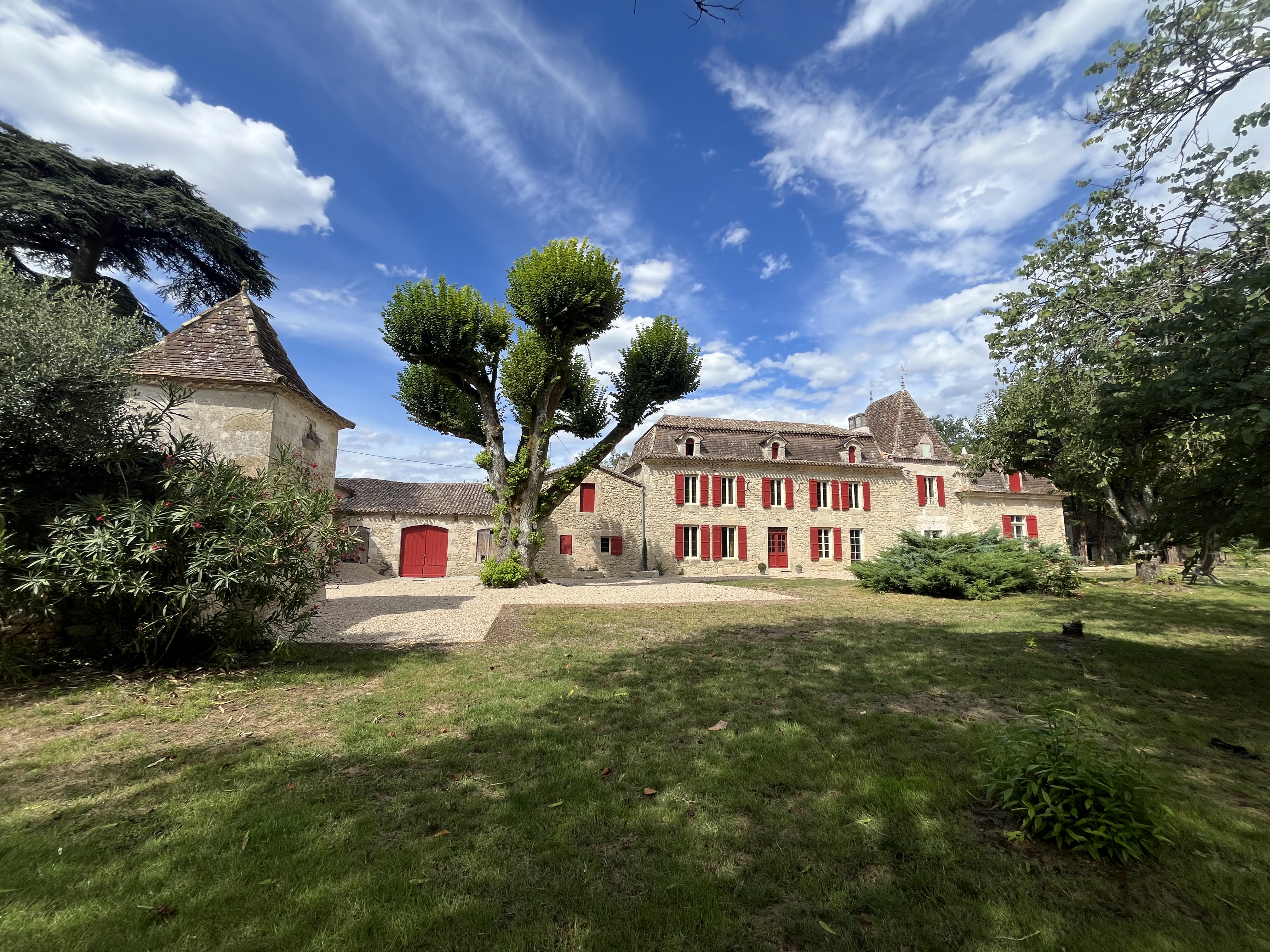 Renovated character property, situated in the peaceful heart of the countryside à Fougueyrolles